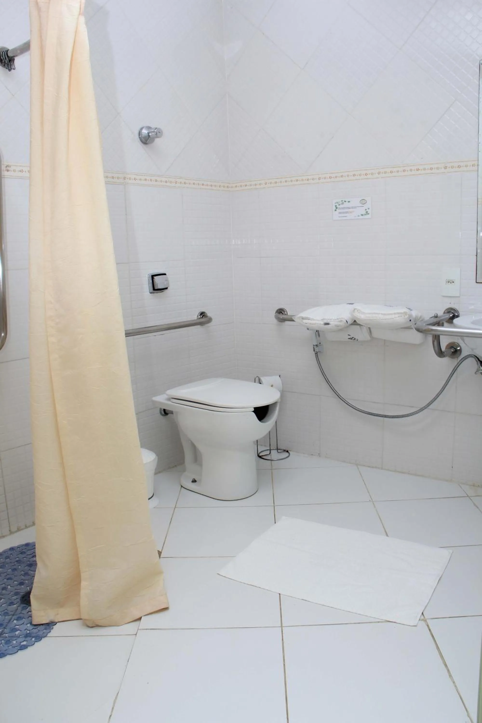 Bathroom in Hotel Valparaíso - Metrô Paraíso e 800m da Av Paulista