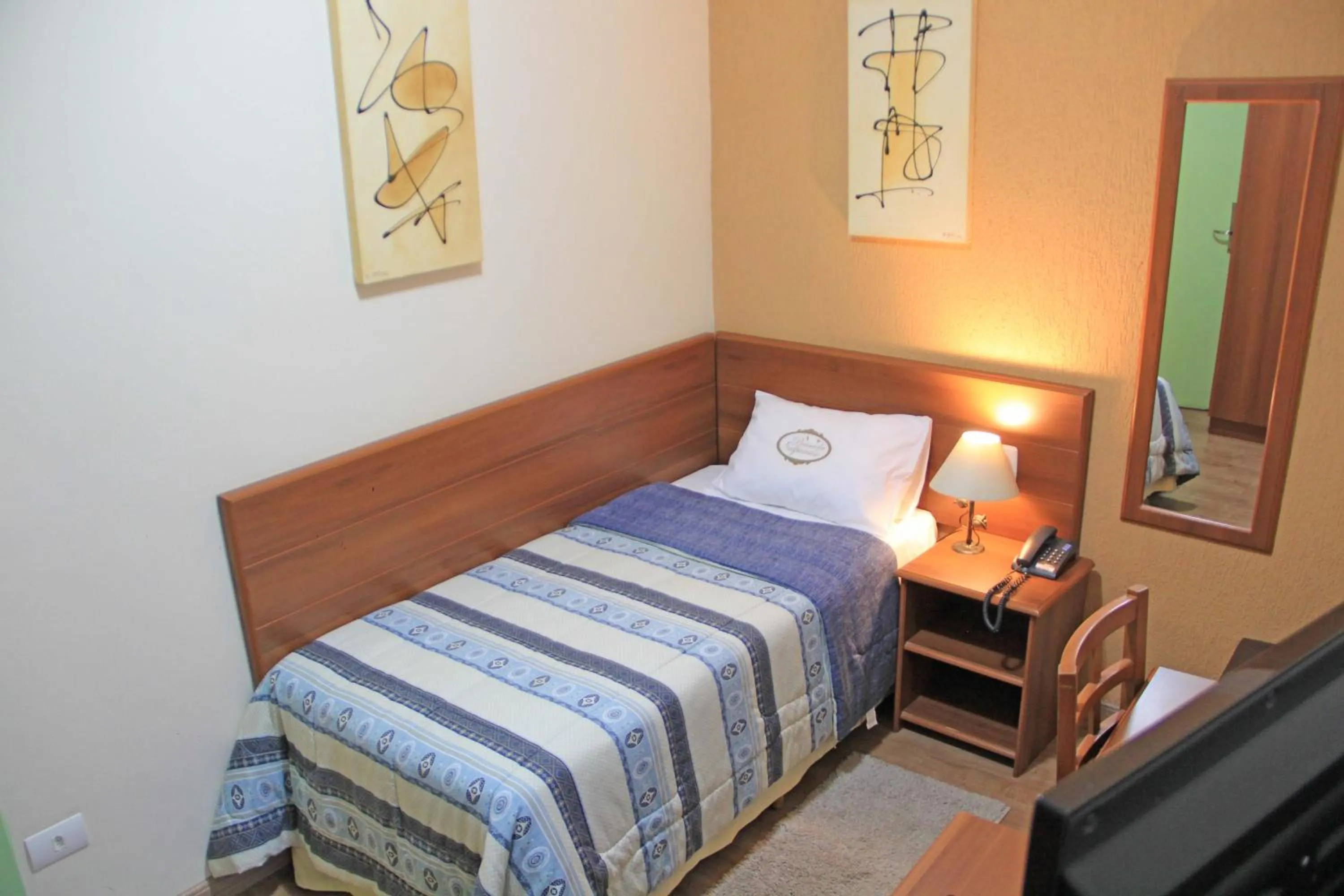 Photo of the whole room, Bed in Hotel Valparaíso - Metrô Paraíso e 800m da Av Paulista