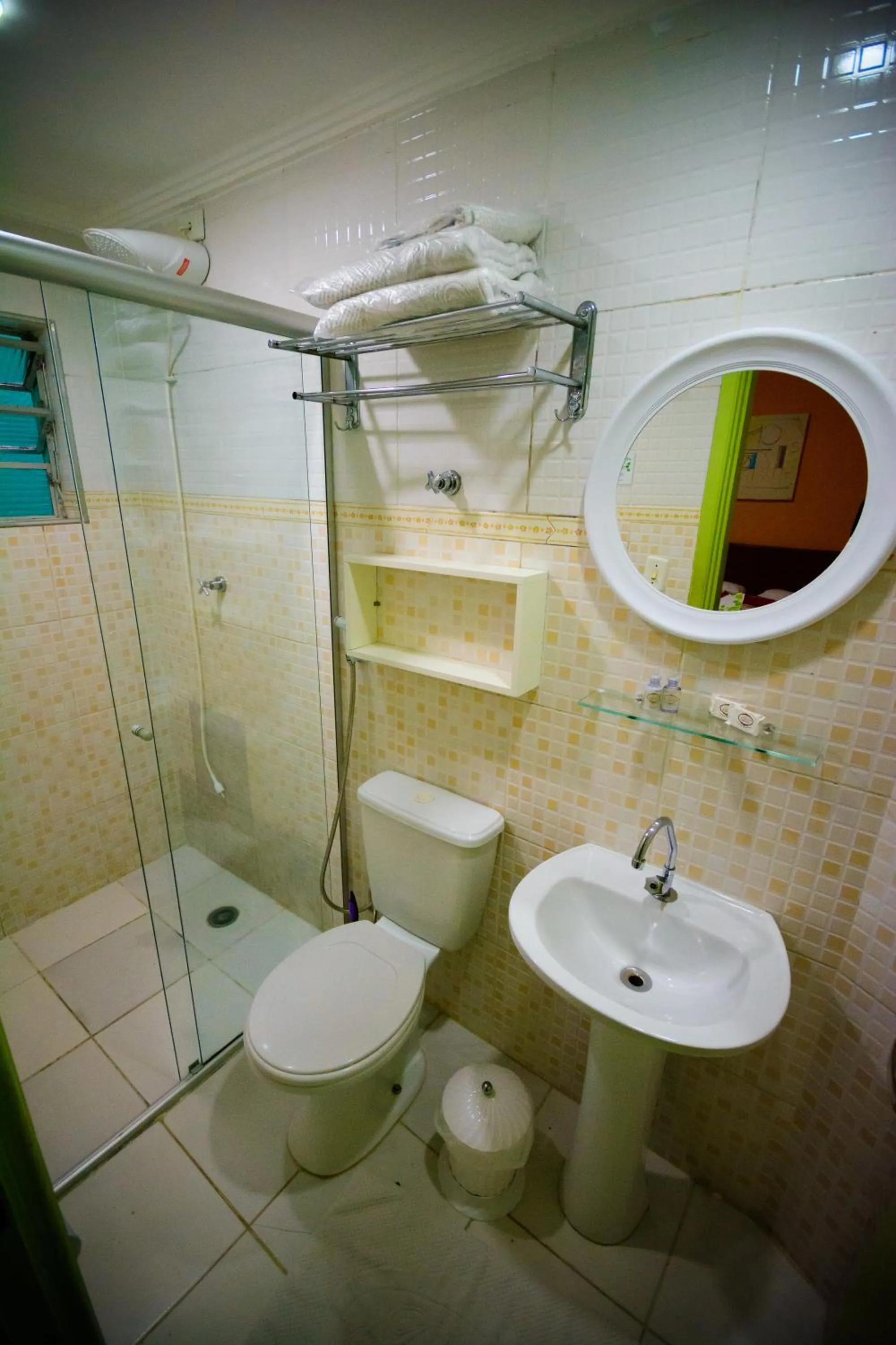 Toilet in Hotel Valparaíso - Metrô Paraíso e 800m da Av Paulista