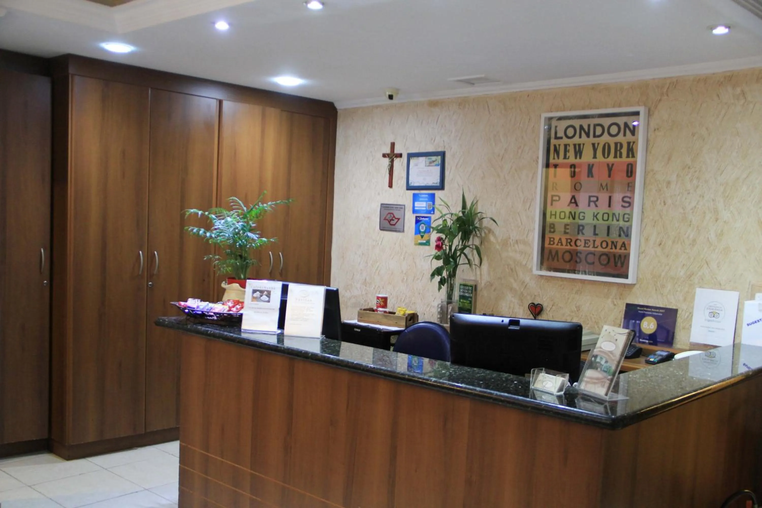 Staff in Hotel Valparaíso - Metrô Paraíso e 800m da Av Paulista