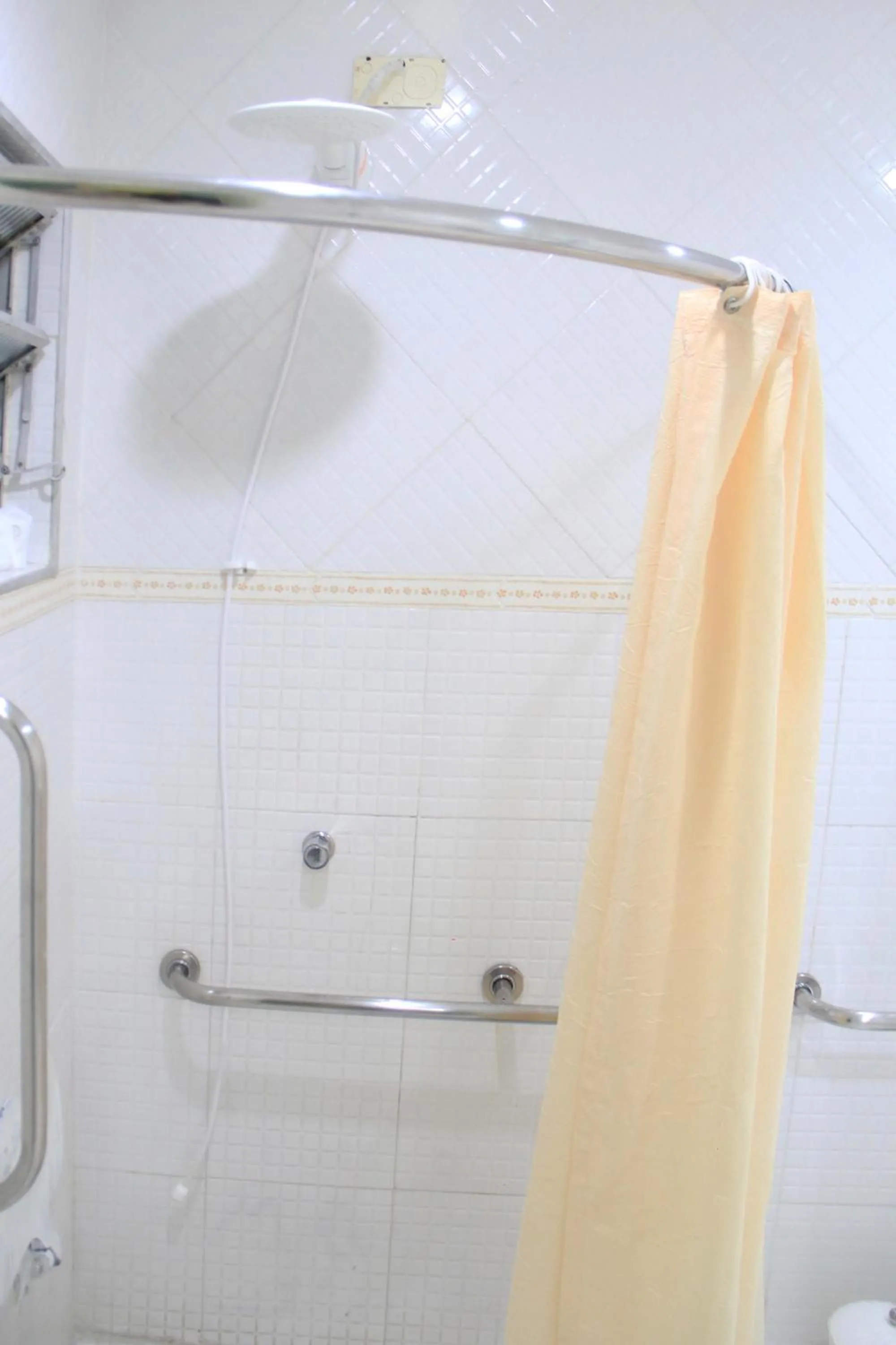 Shower in Hotel Valparaíso - Metrô Paraíso e 800m da Av Paulista