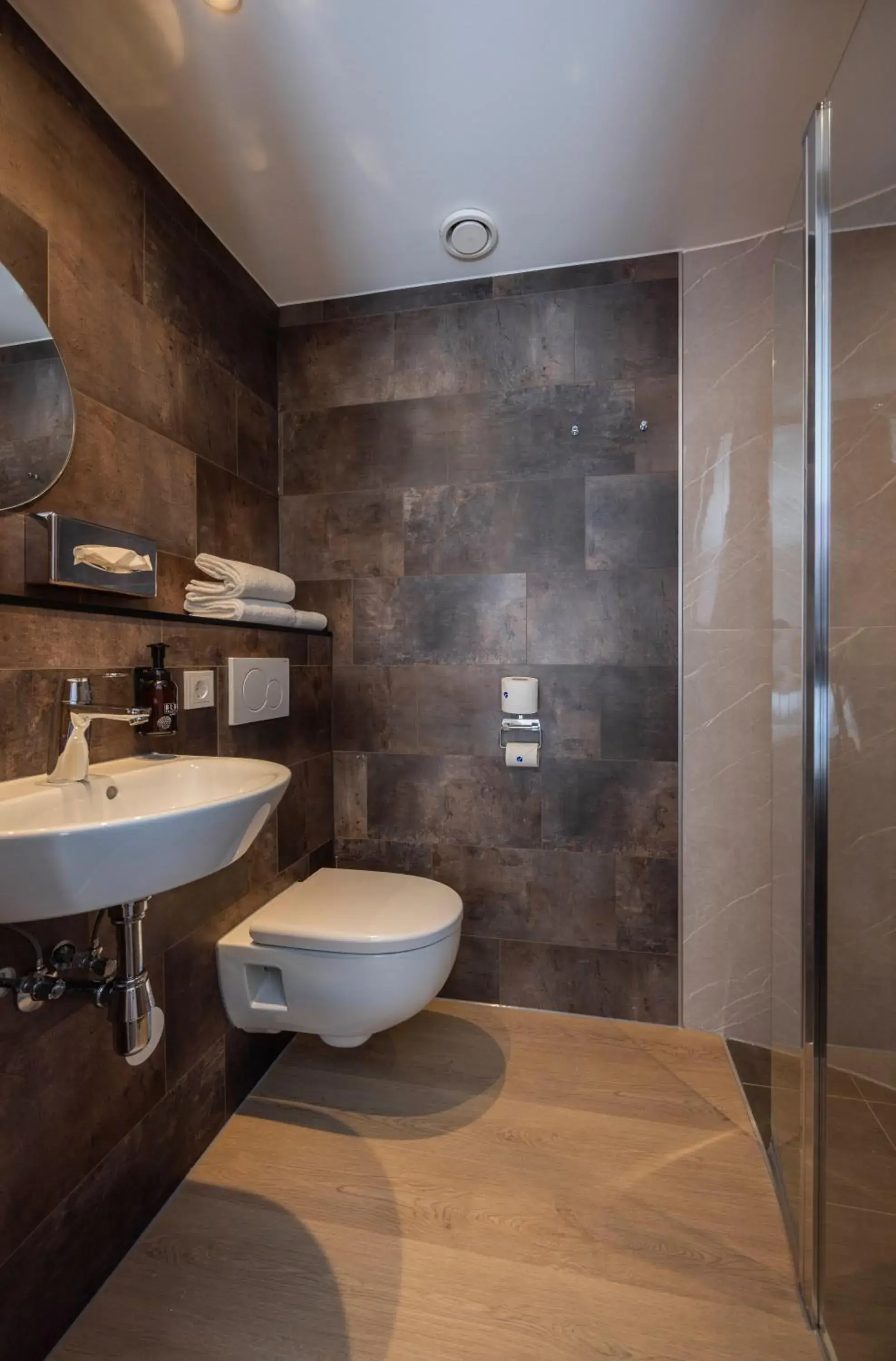 Bathroom in Fletcher Hotel-Restaurant De Kempen Bathroom in Fletcher Hotel-Restaurant De Kempen