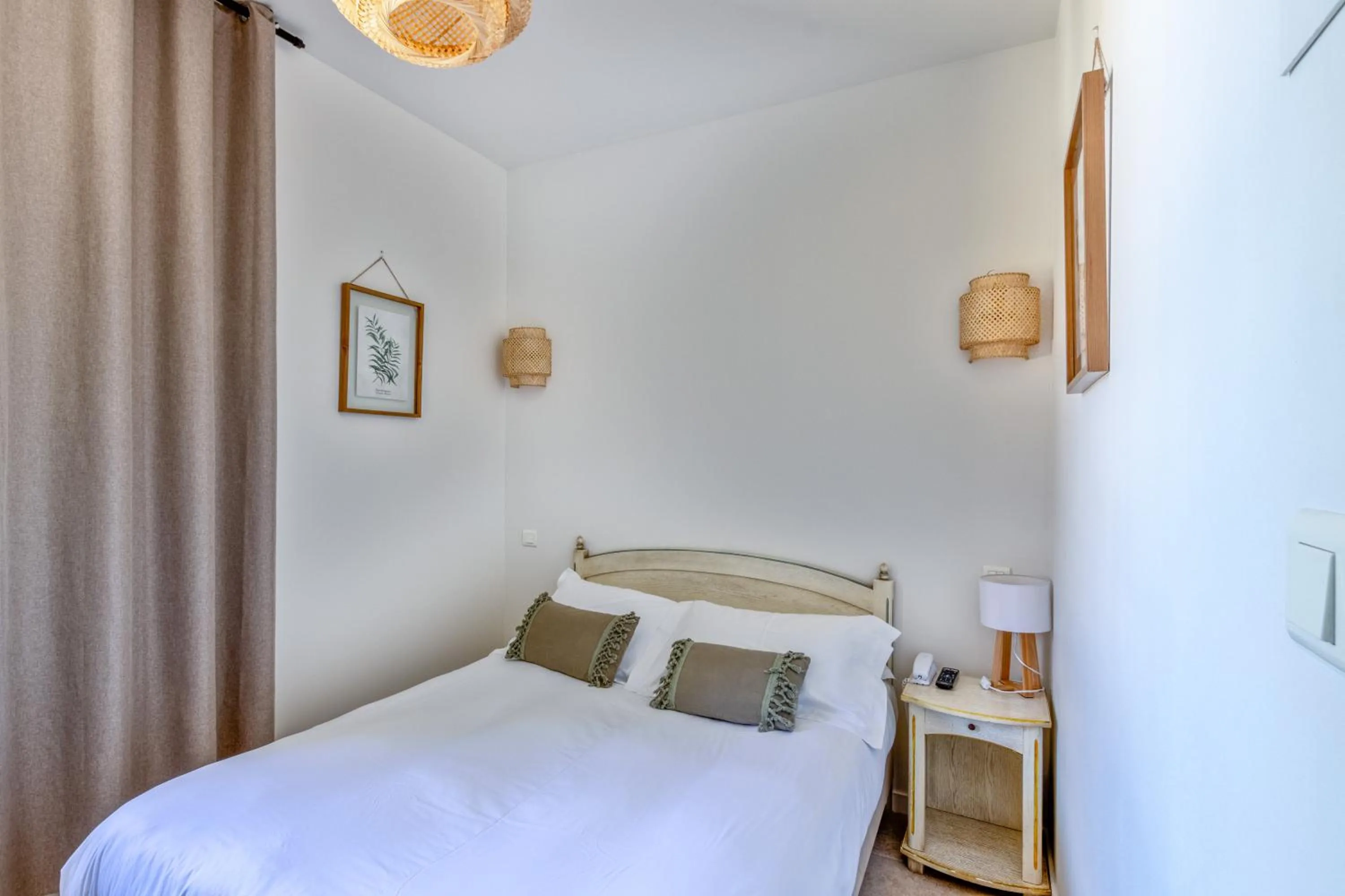 Small Standard Room in La Garoupe-Gardiole Boutique Hotel
