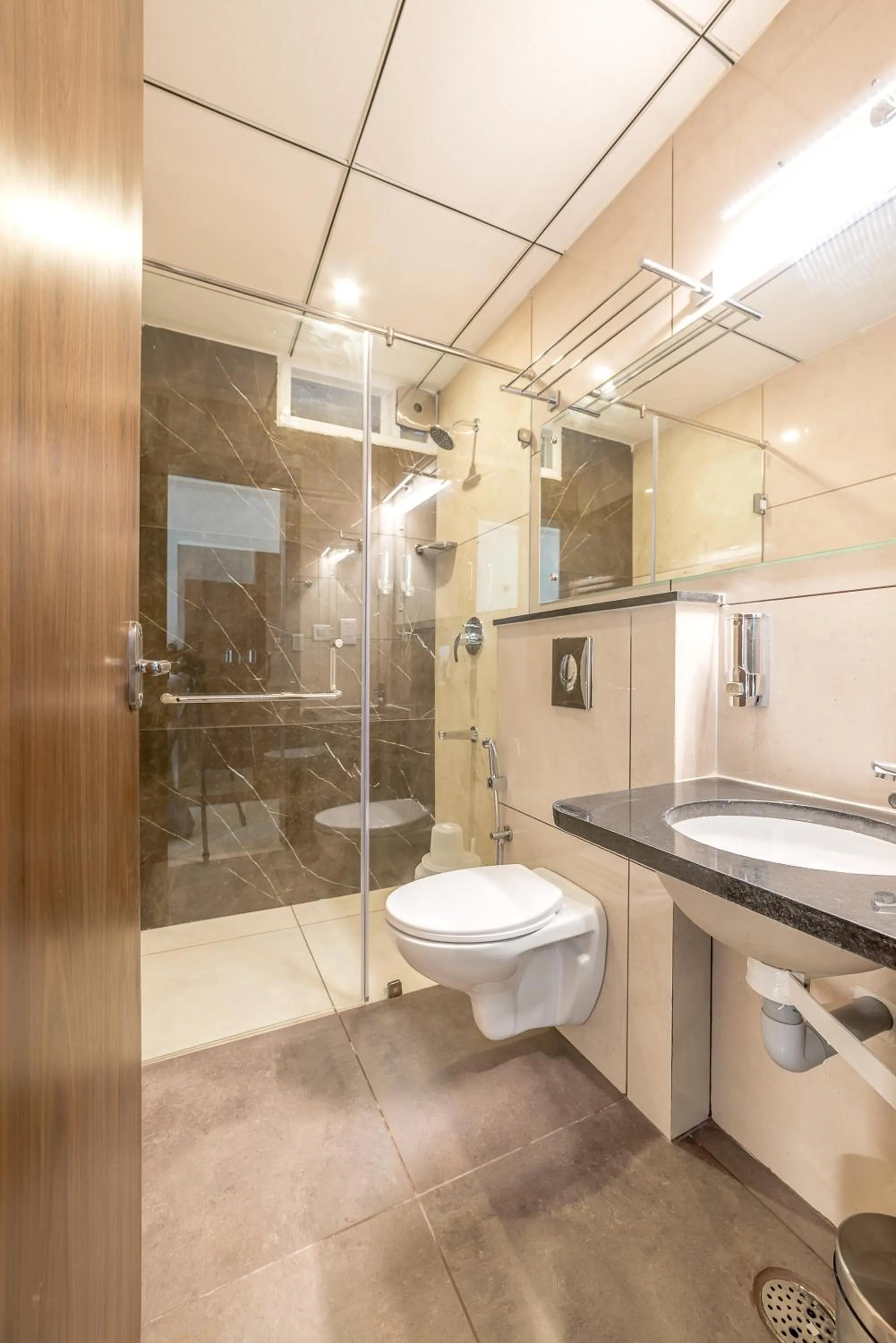 Shower in Heritage Inn