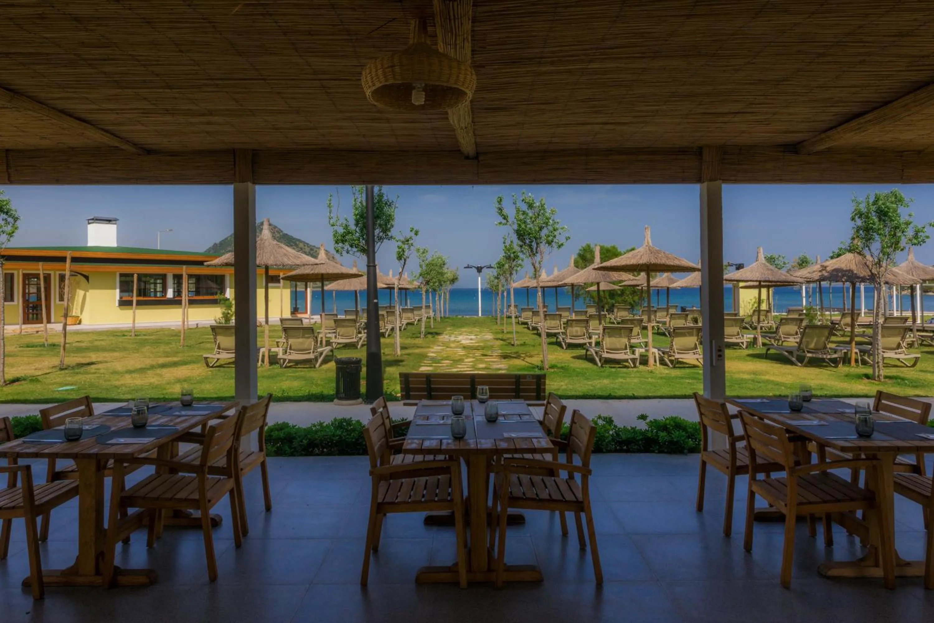 Restaurant/places to eat in Club Marma Hotel