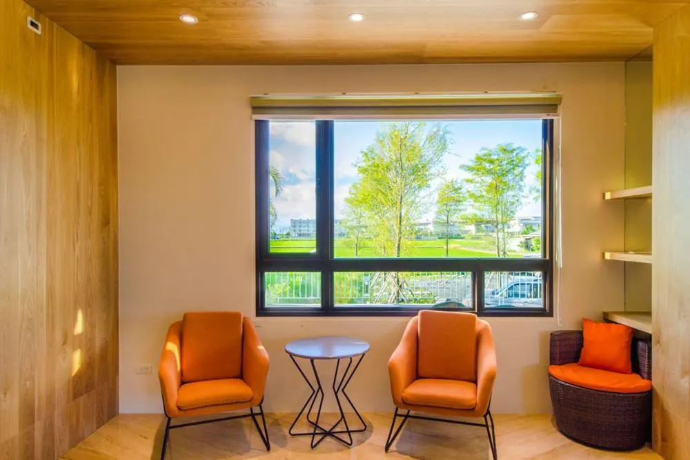 Seating area in Maple Left Shore