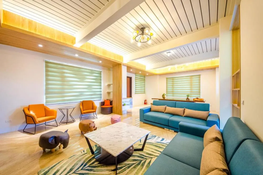 Living room in Maple Left Shore