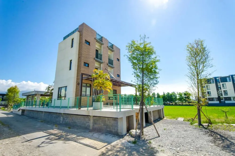 Property building in Maple Left Shore