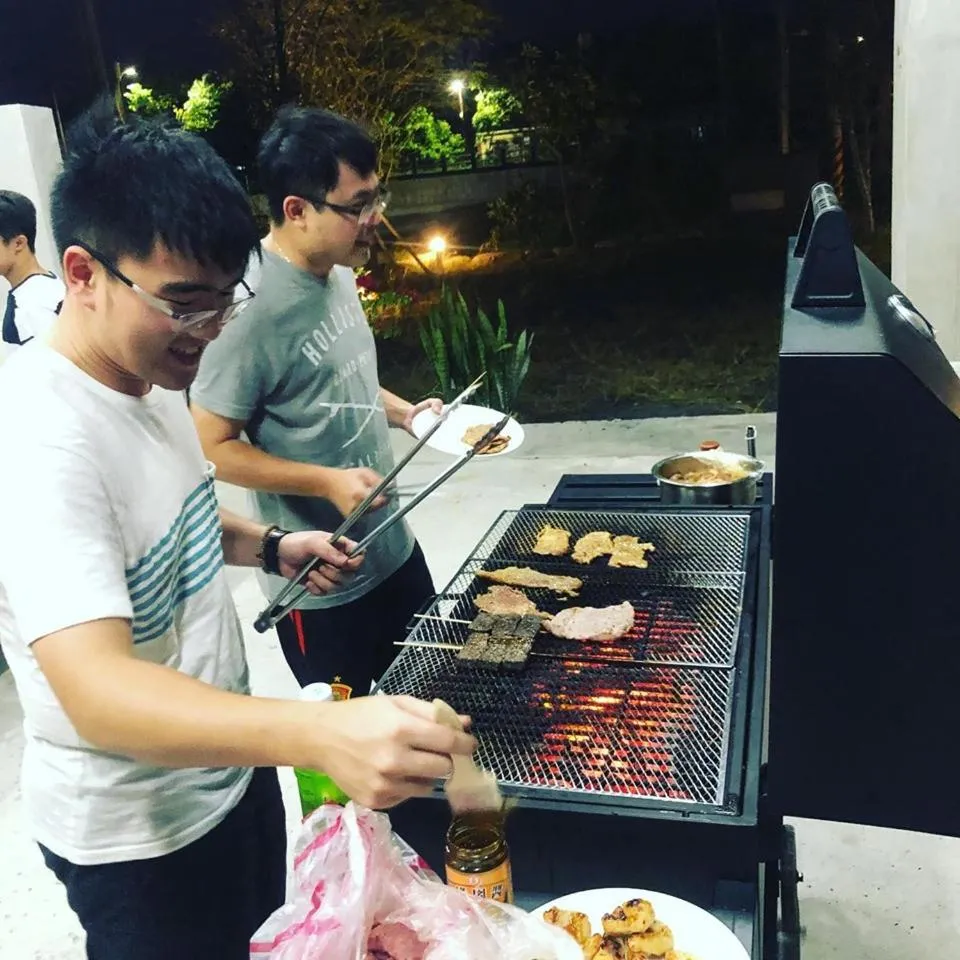 BBQ facilities in Maple Left Shore