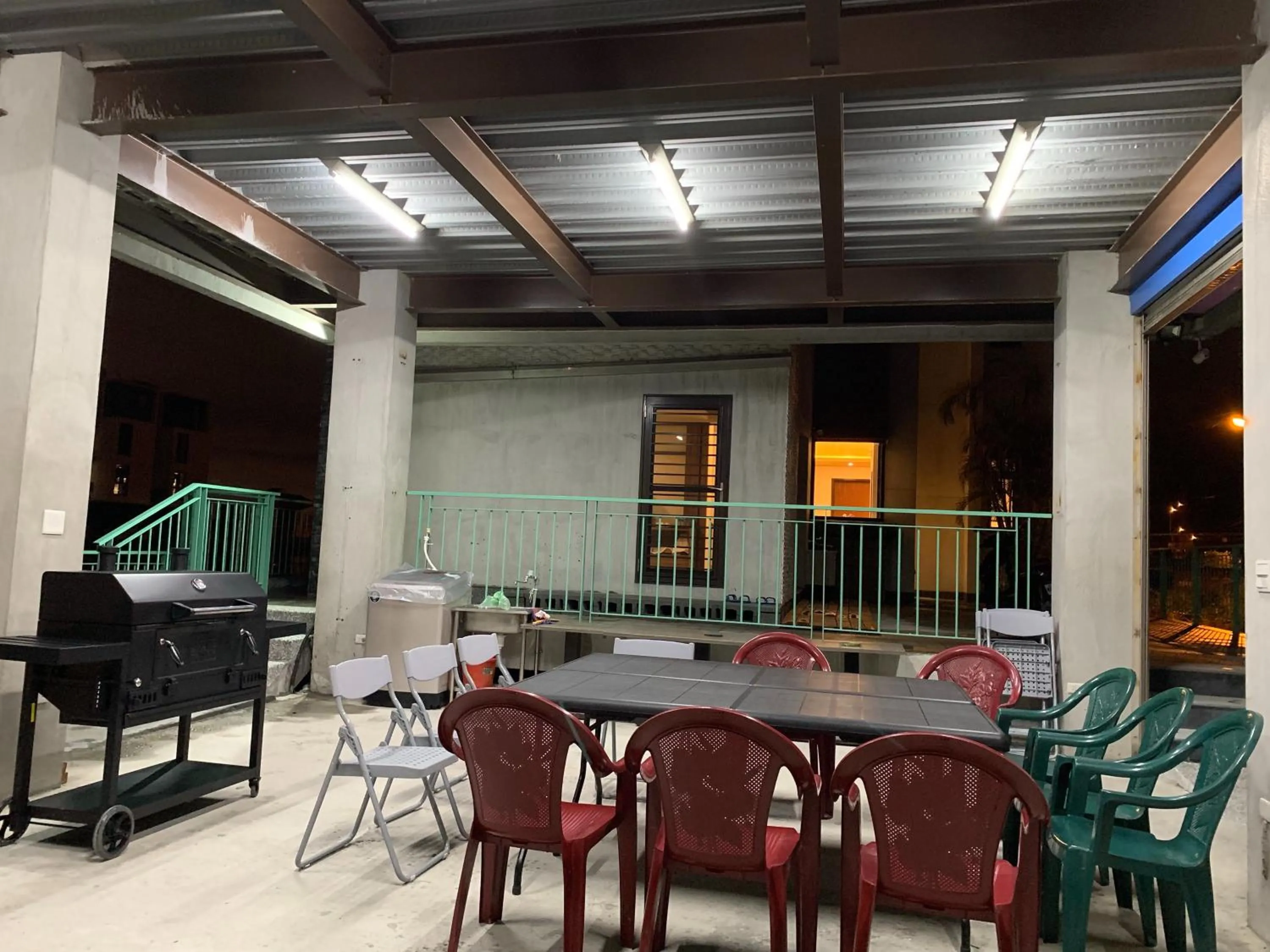 Seating area in Maple Left Shore