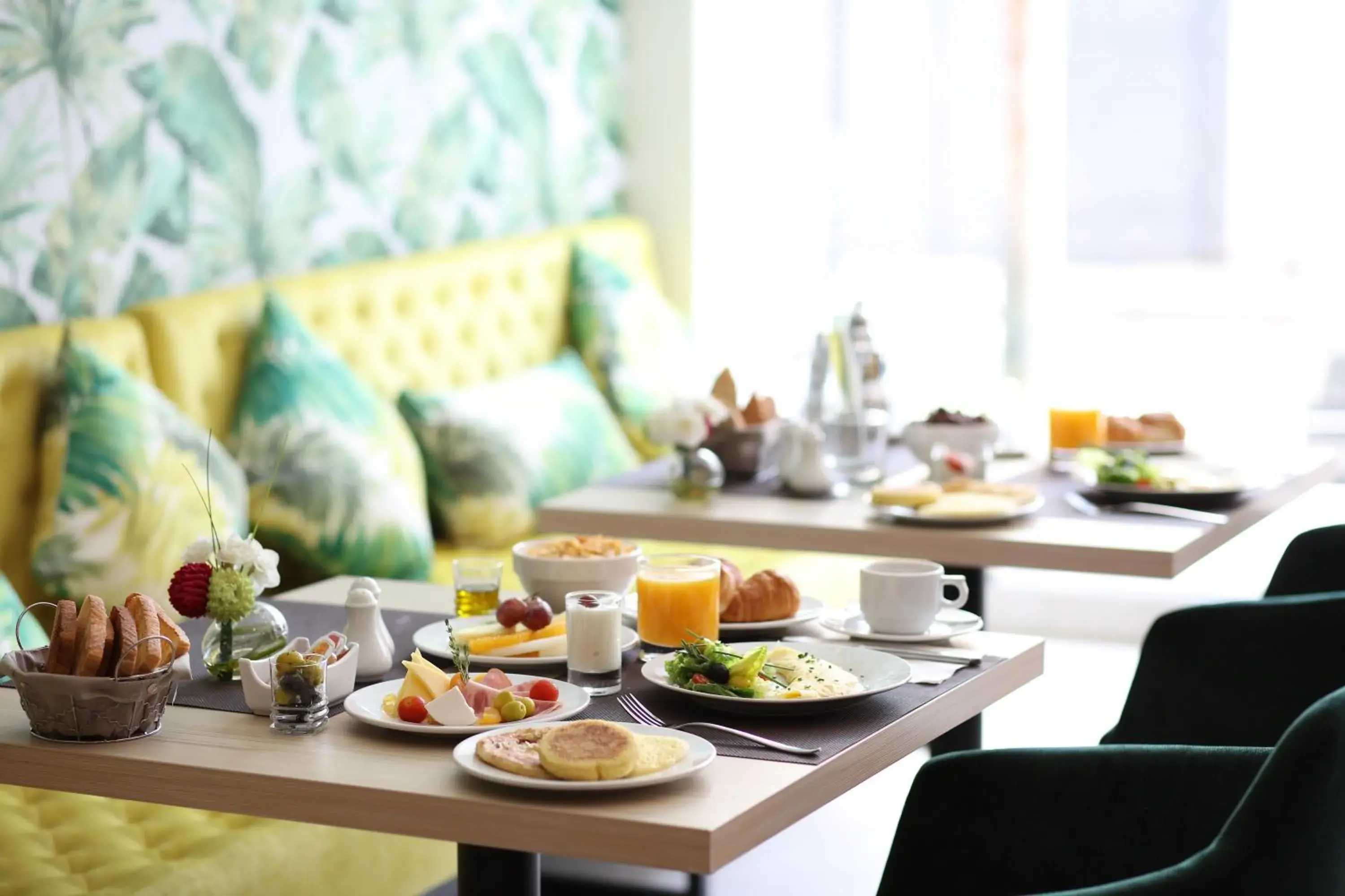 Restaurant/places to eat in Mid Town Hotel Casablanca Restaurant/places to eat in Mid Town Hotel Casablanca