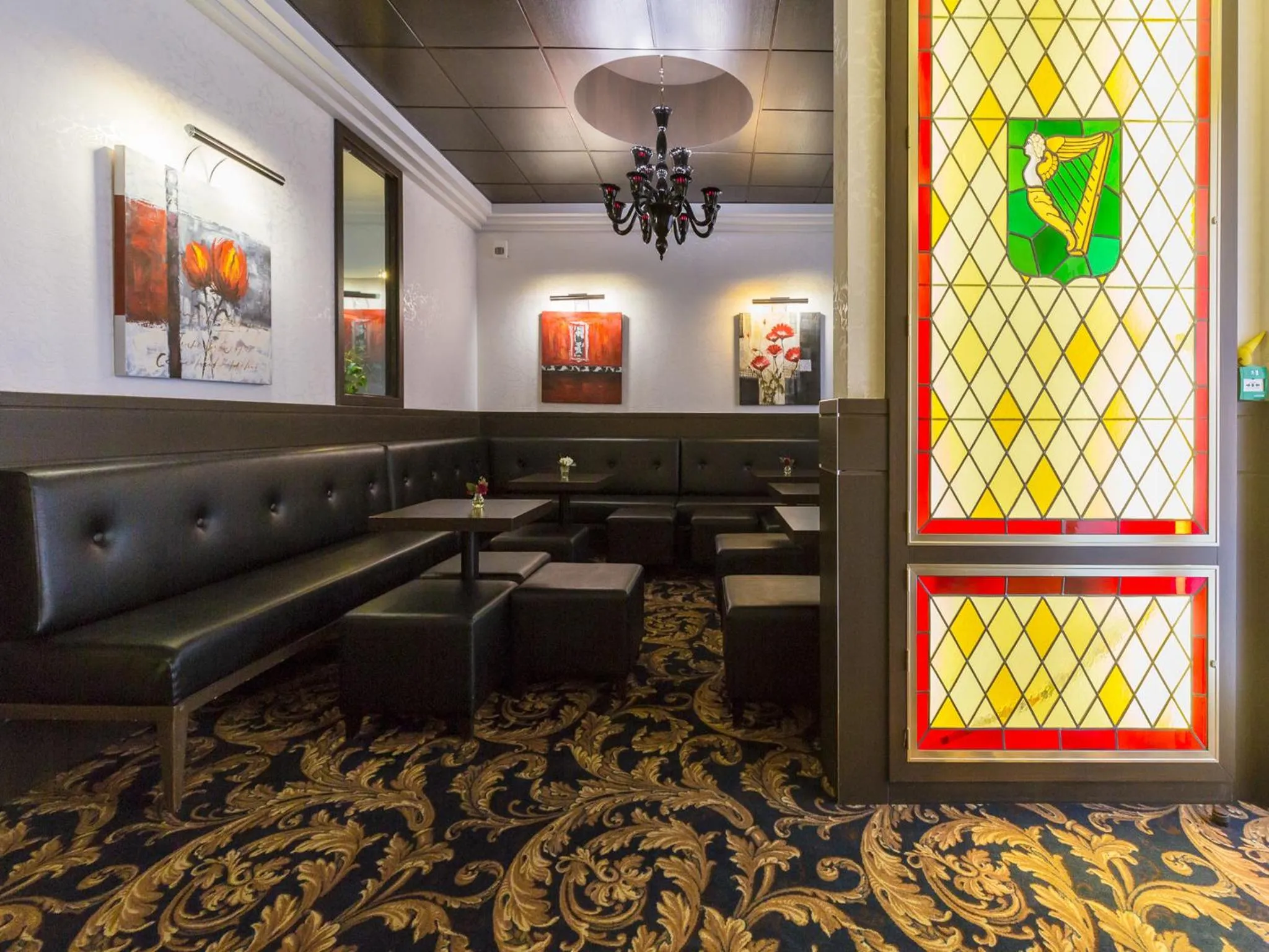 Communal lounge/ TV room in Hôtel Irlande