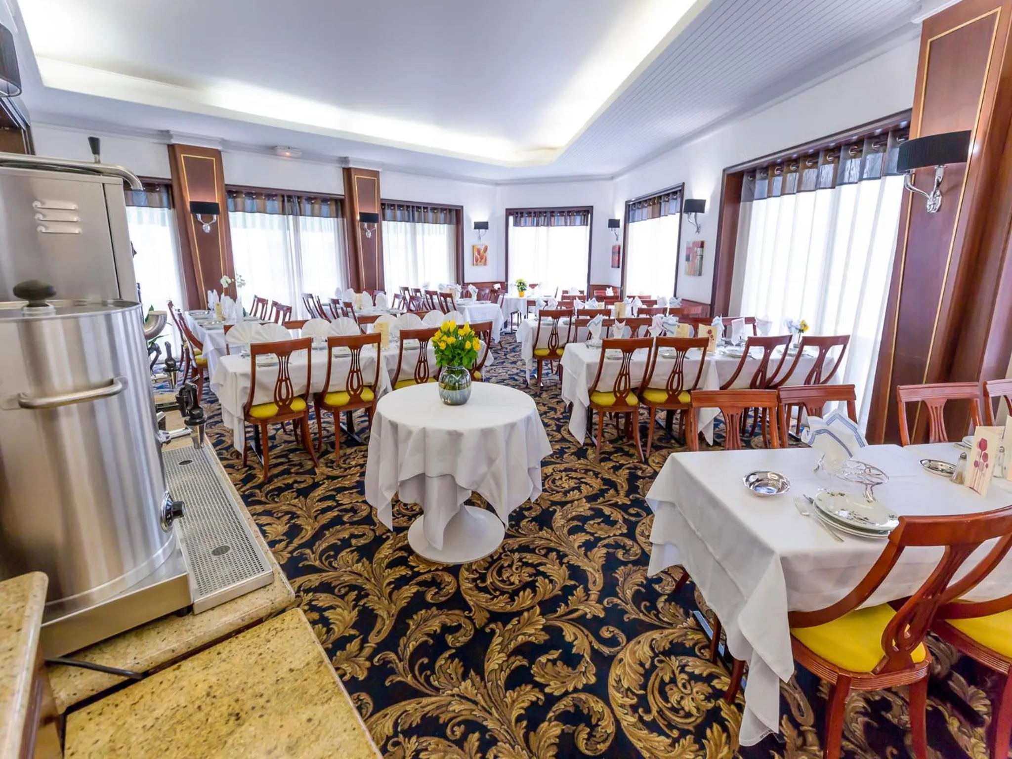 Restaurant/places to eat in Hôtel Irlande