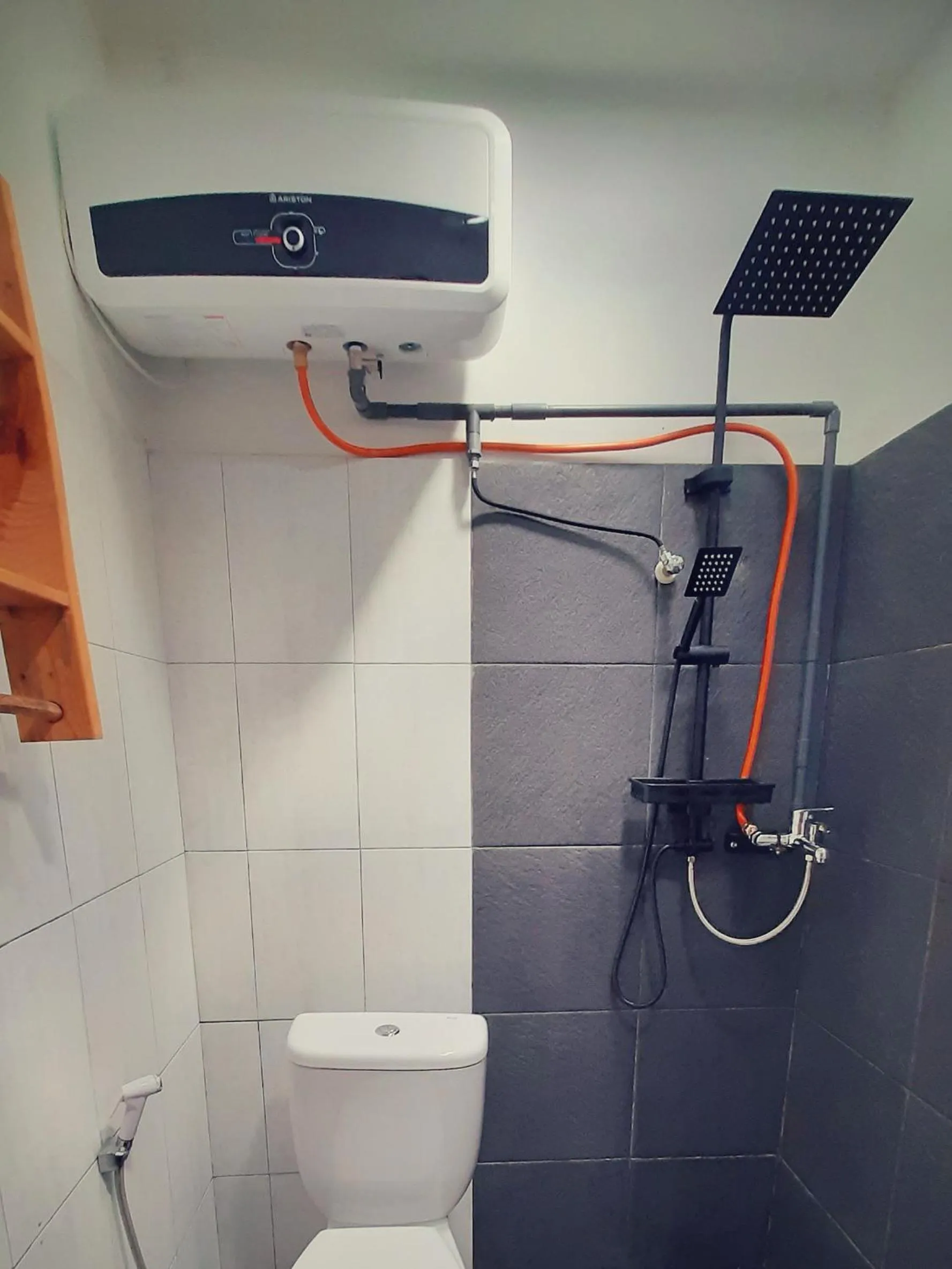 Shower in L'isola che...