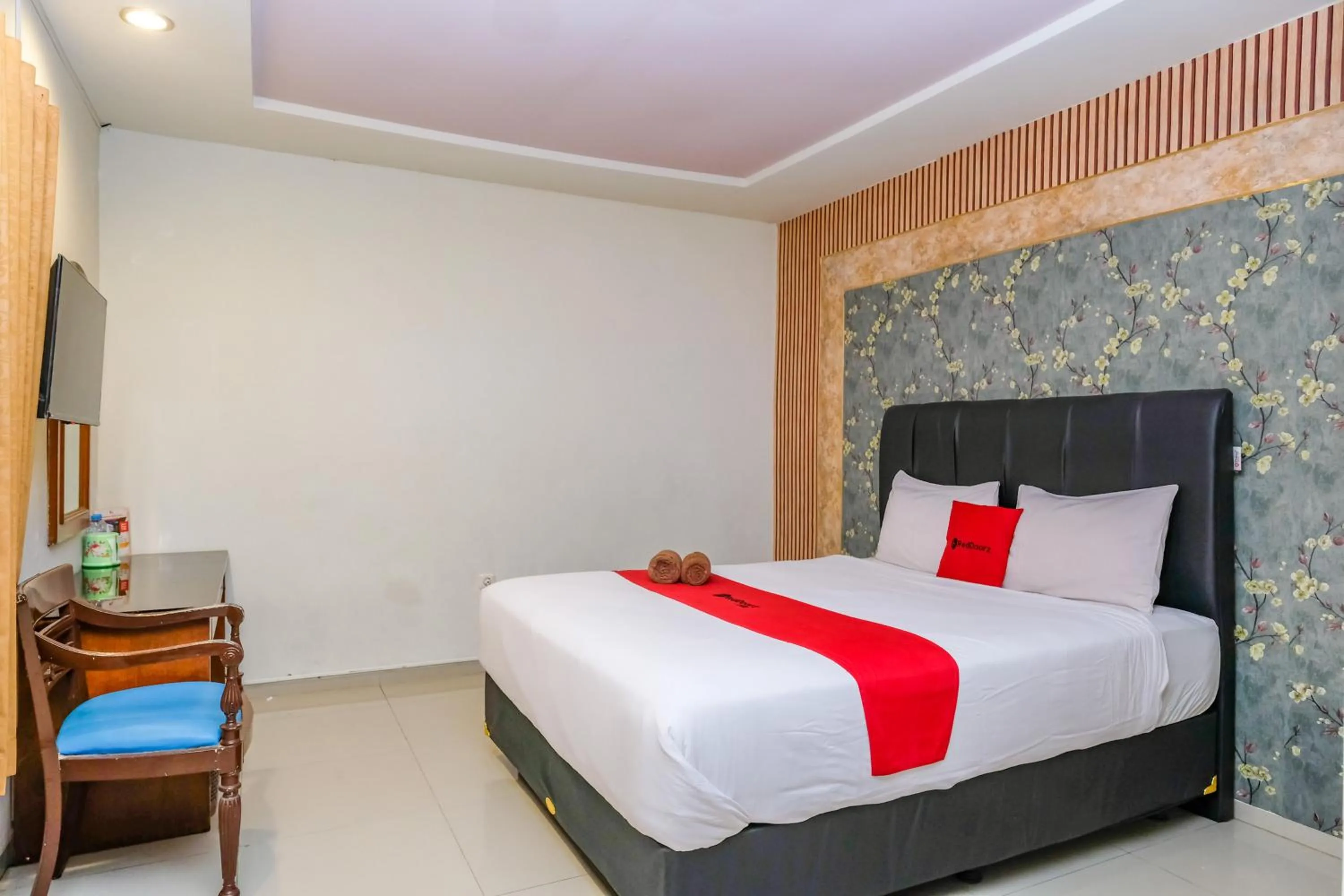 Bedroom, Bed in RedDoorz @ Panglima Sudirman