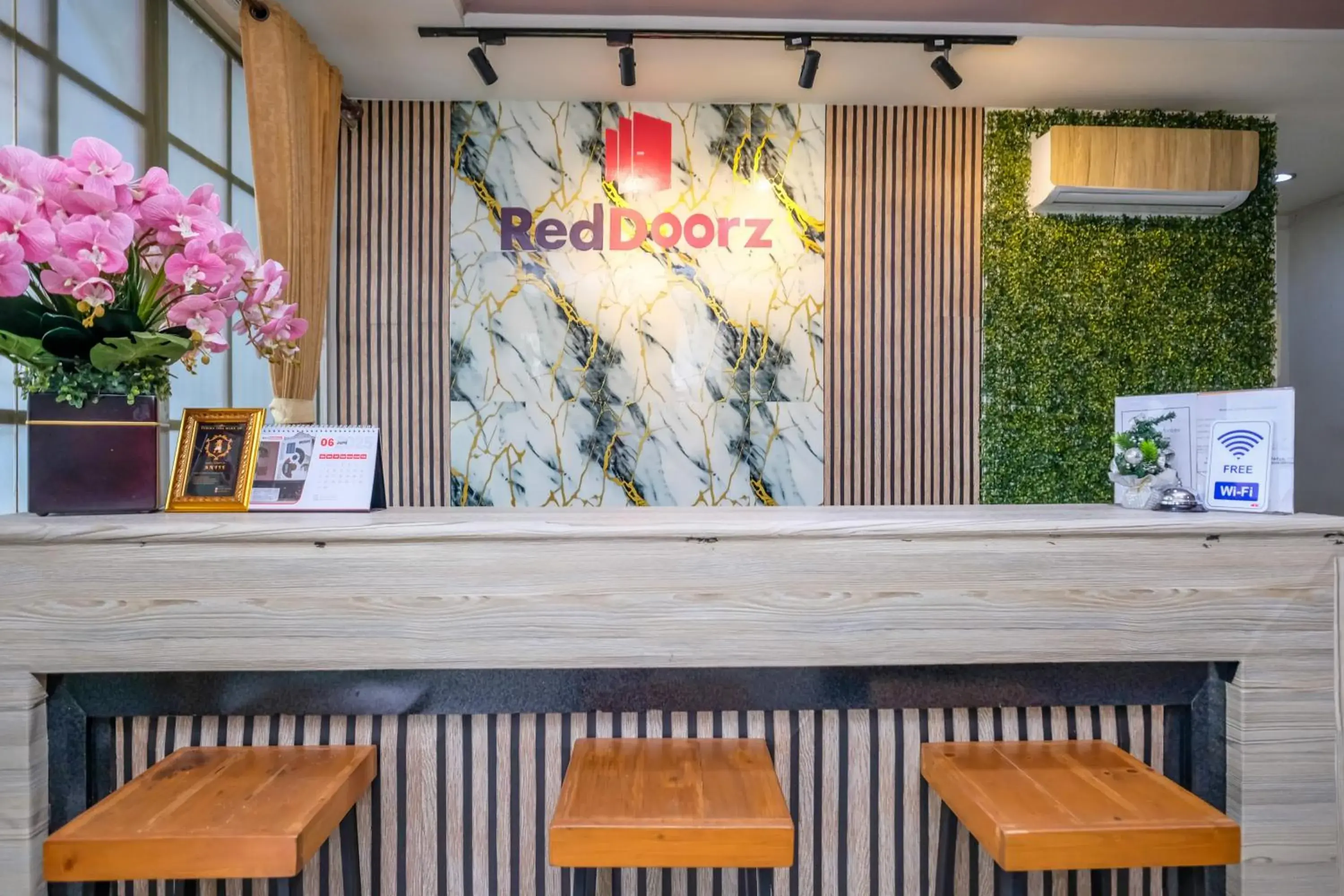 Lobby or reception in RedDoorz @ Panglima Sudirman Lobby or reception in RedDoorz @ Panglima Sudirman