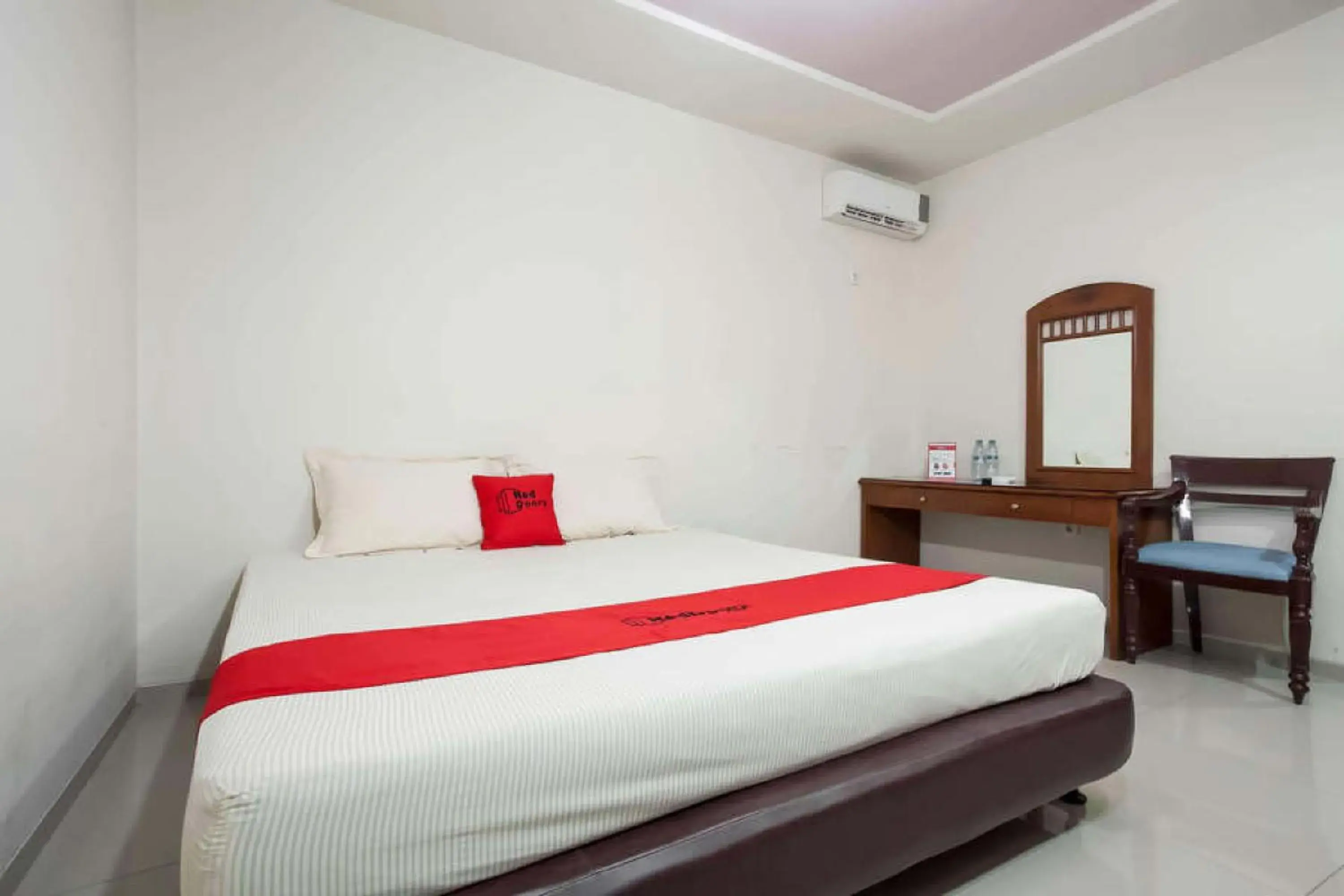 Bed in RedDoorz @ Panglima Sudirman Bed in RedDoorz @ Panglima Sudirman