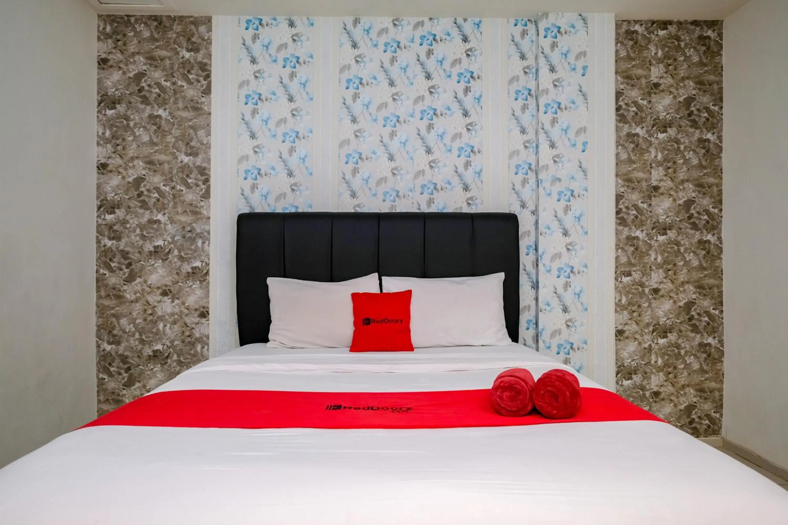 Bedroom, Bed in RedDoorz @ Panglima Sudirman