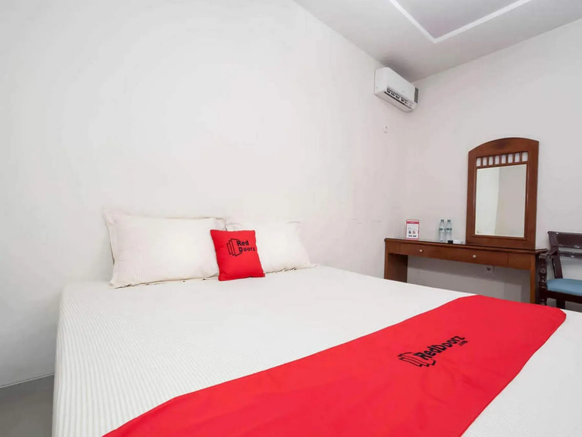 Bed in RedDoorz @ Panglima Sudirman Bed in RedDoorz @ Panglima Sudirman