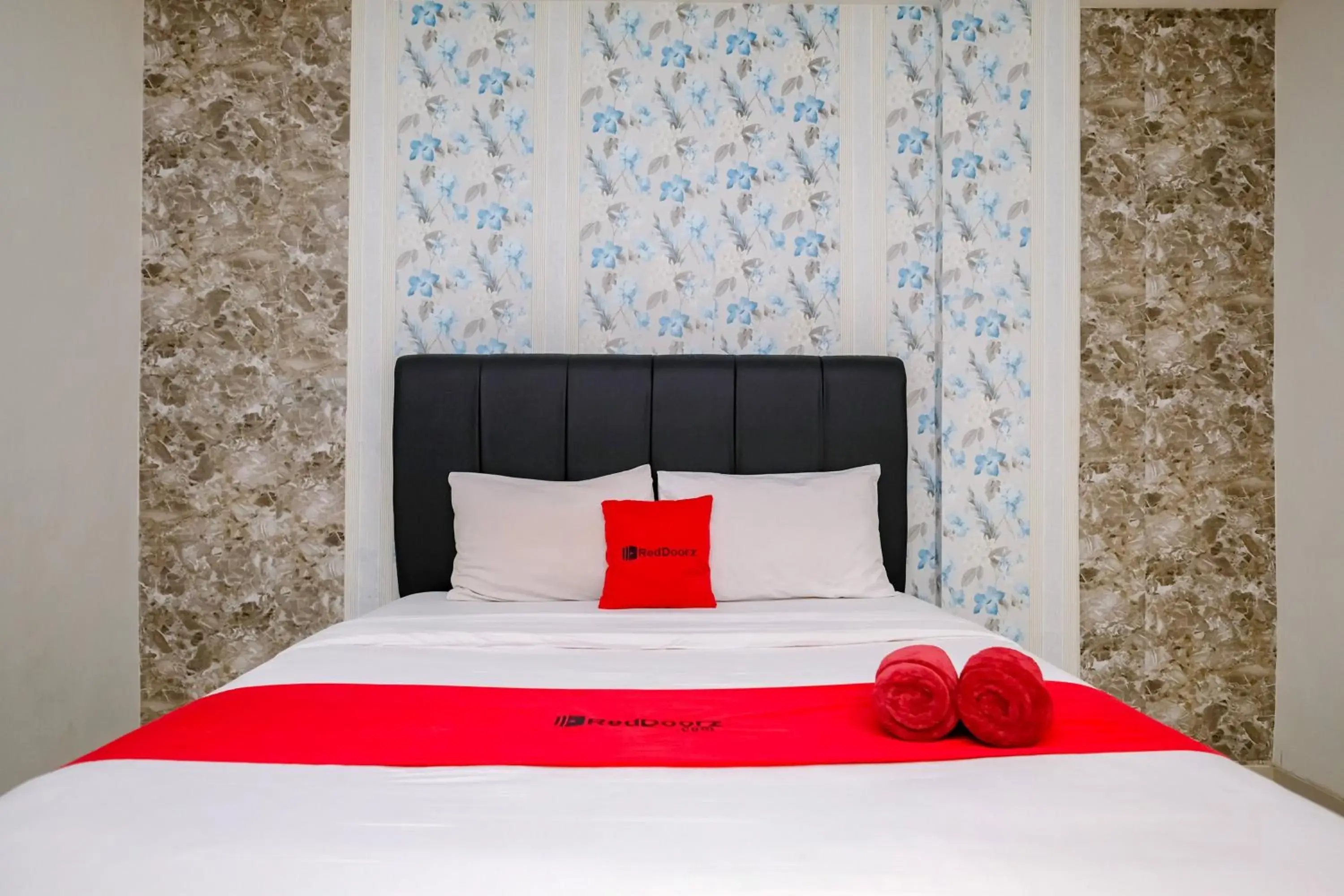 Bedroom, Bed in RedDoorz @ Panglima Sudirman Bedroom, Bed in RedDoorz @ Panglima Sudirman