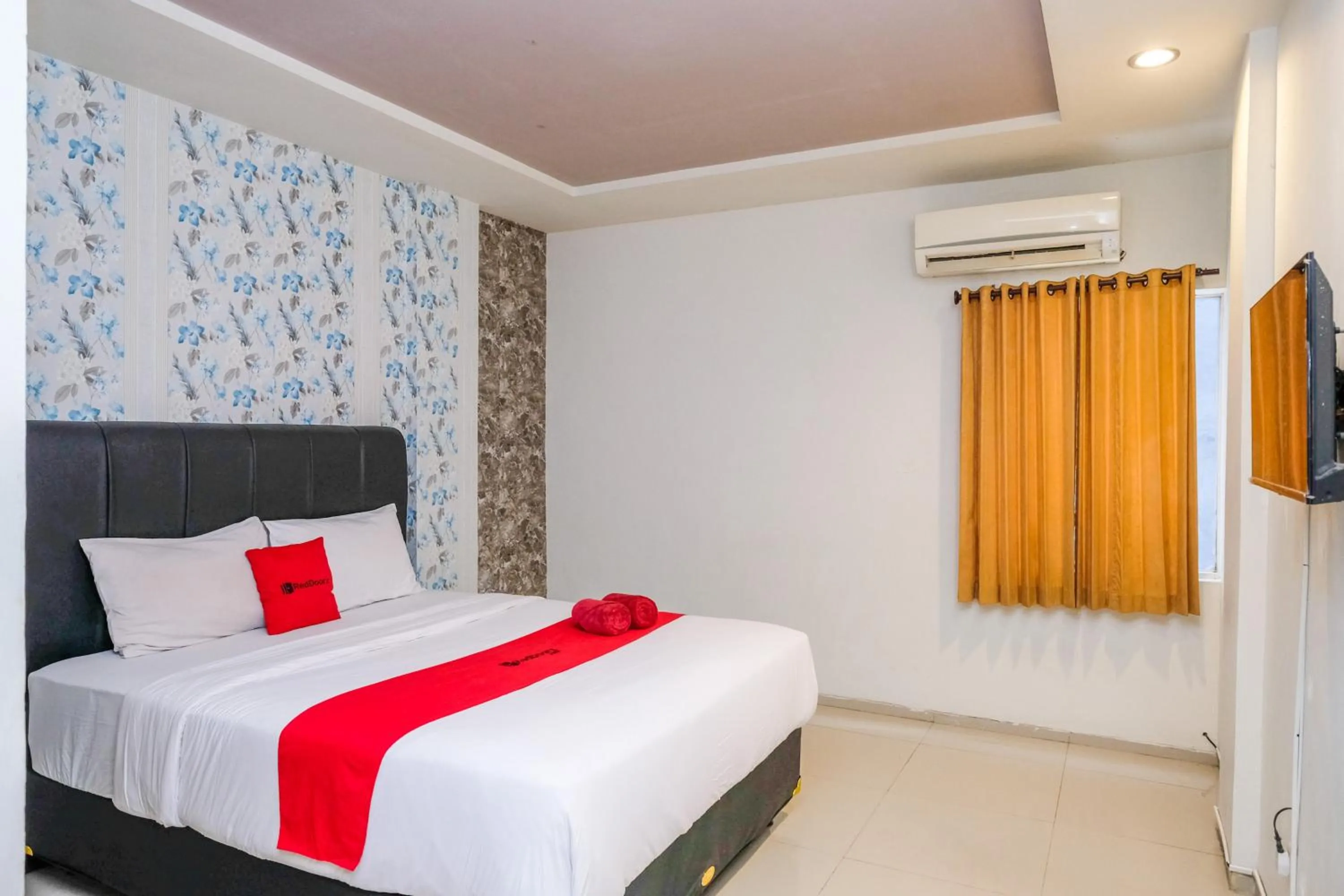 Bedroom, Bed in RedDoorz @ Panglima Sudirman