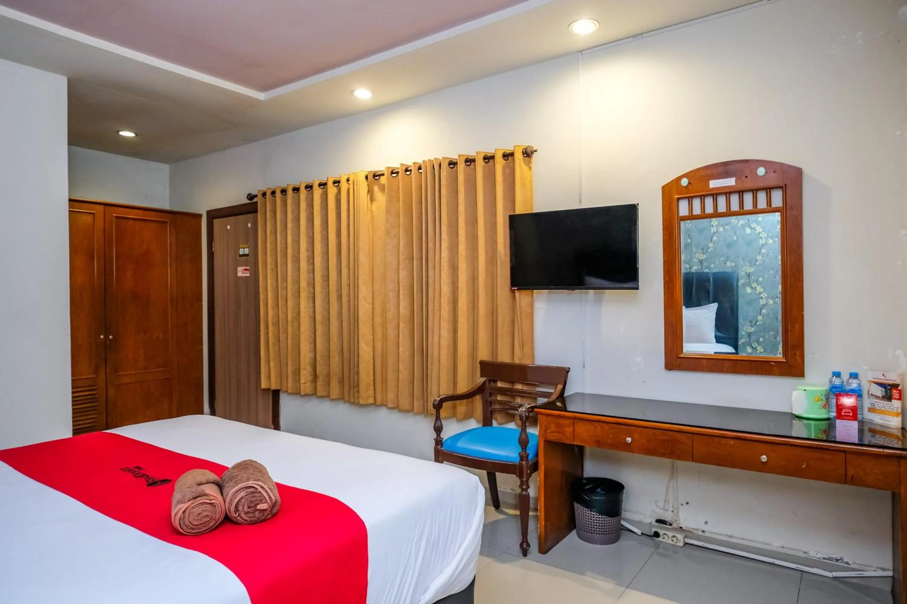 Bedroom, Bed in RedDoorz @ Panglima Sudirman