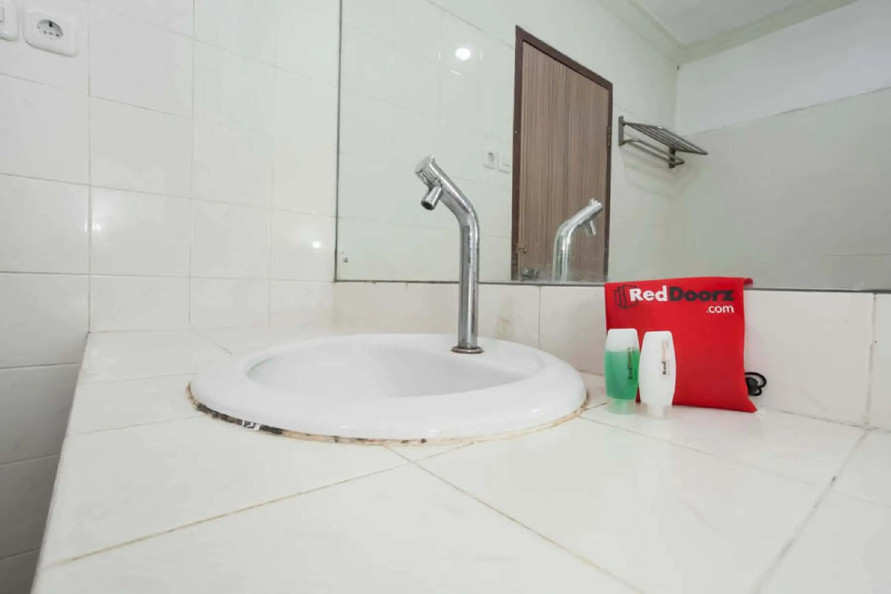 RedDoorz @ Panglima Sudirman RedDoorz @ Panglima Sudirman