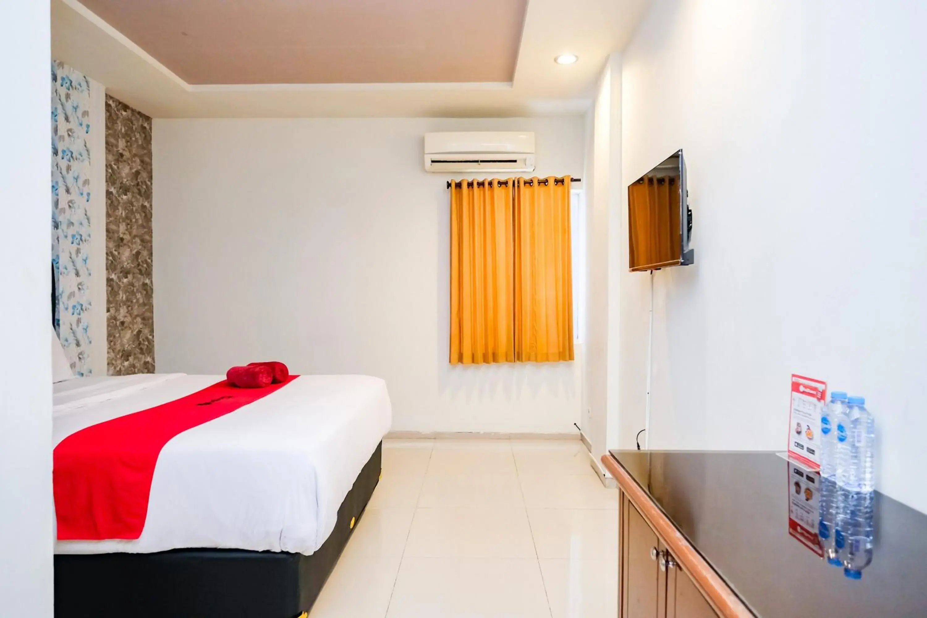 Bedroom, Bed in RedDoorz @ Panglima Sudirman Bedroom, Bed in RedDoorz @ Panglima Sudirman