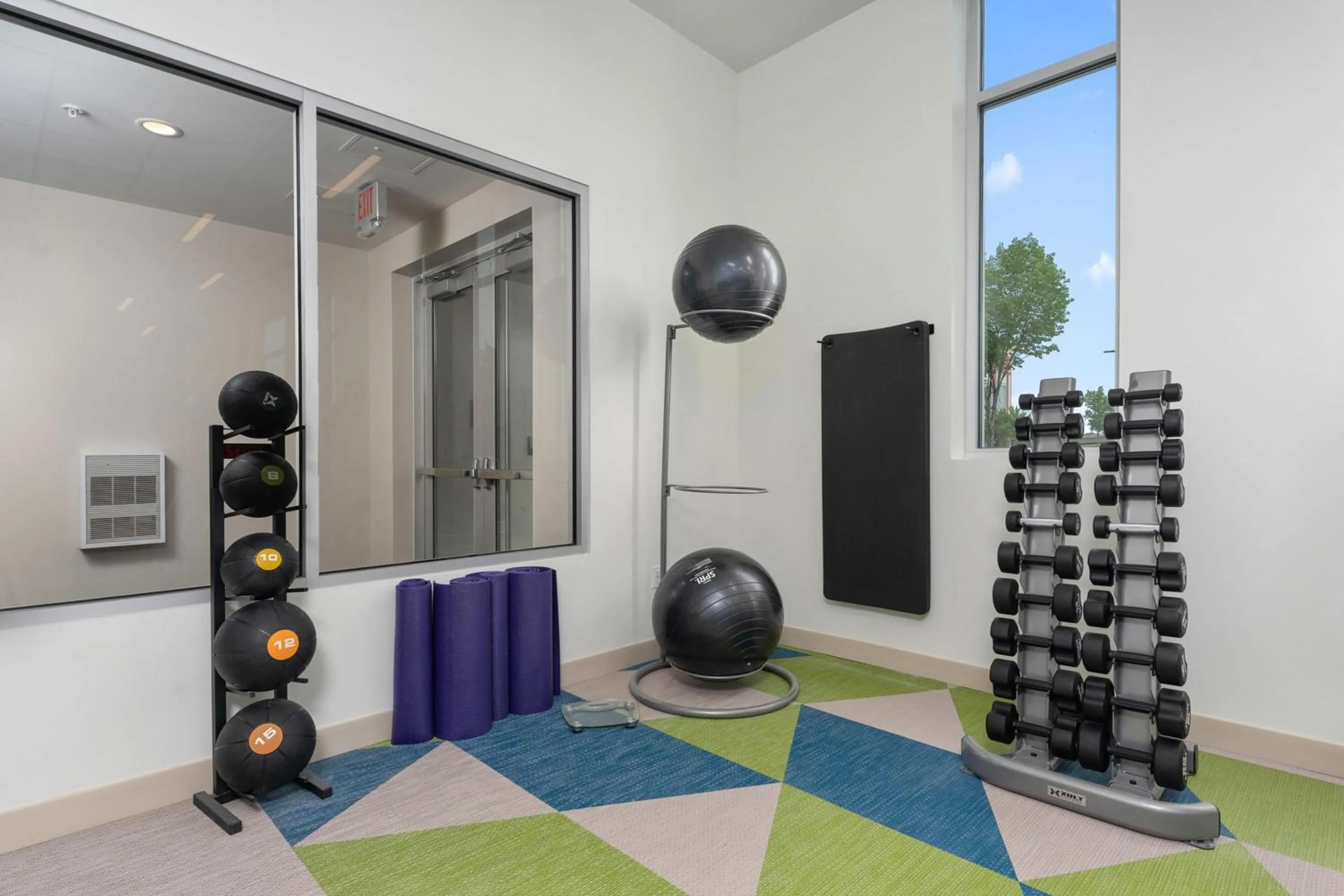 Fitness centre/facilities in Element Hampton Peninsula Town Center