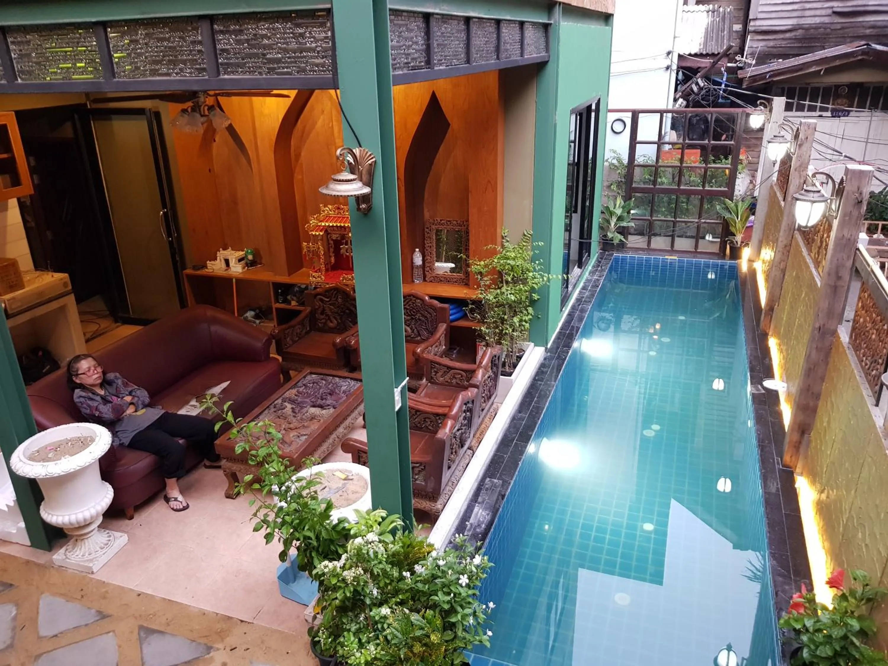 Swimming pool in Tepbunthom Hostel