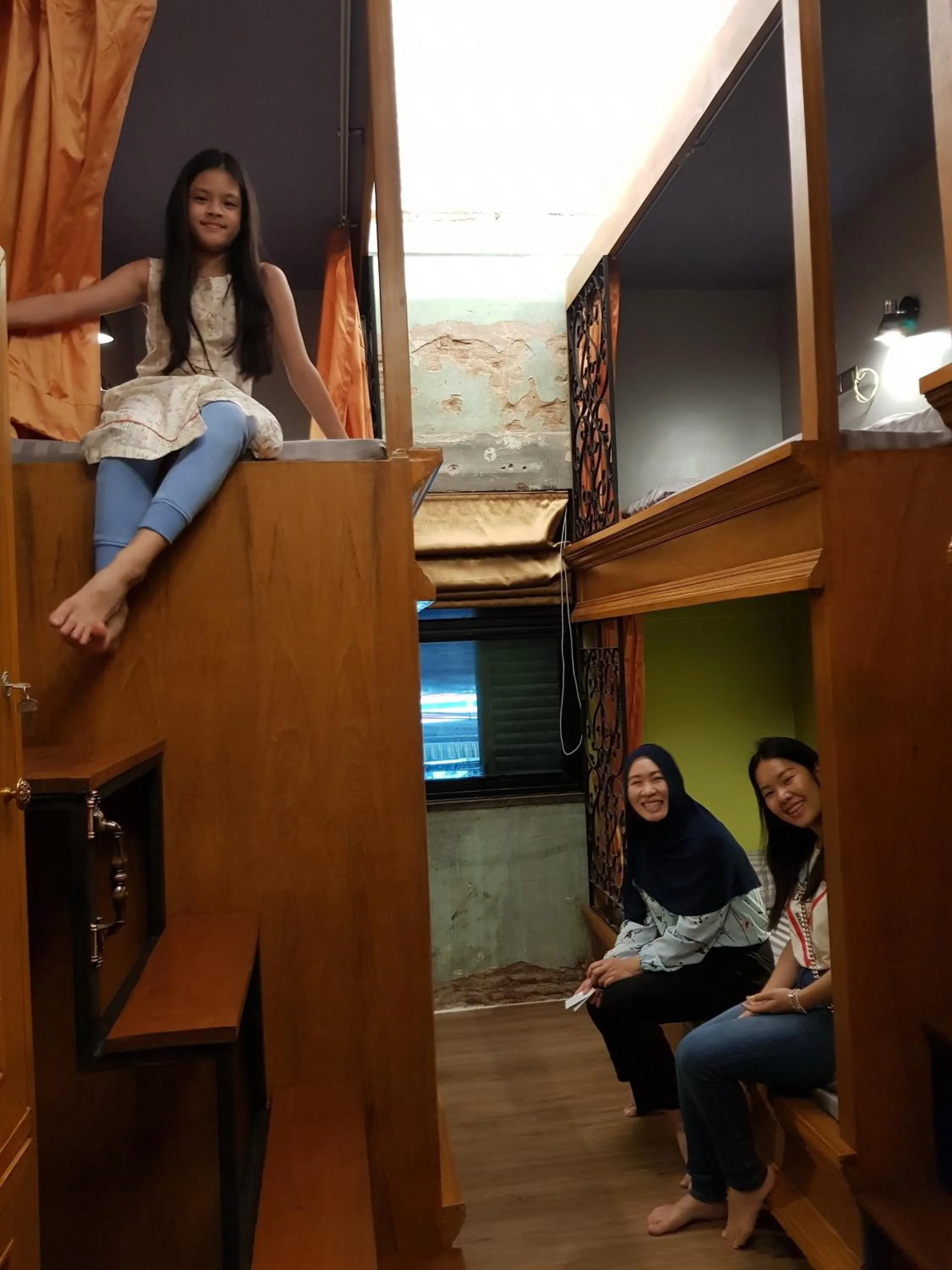 People in Tepbunthom Hostel