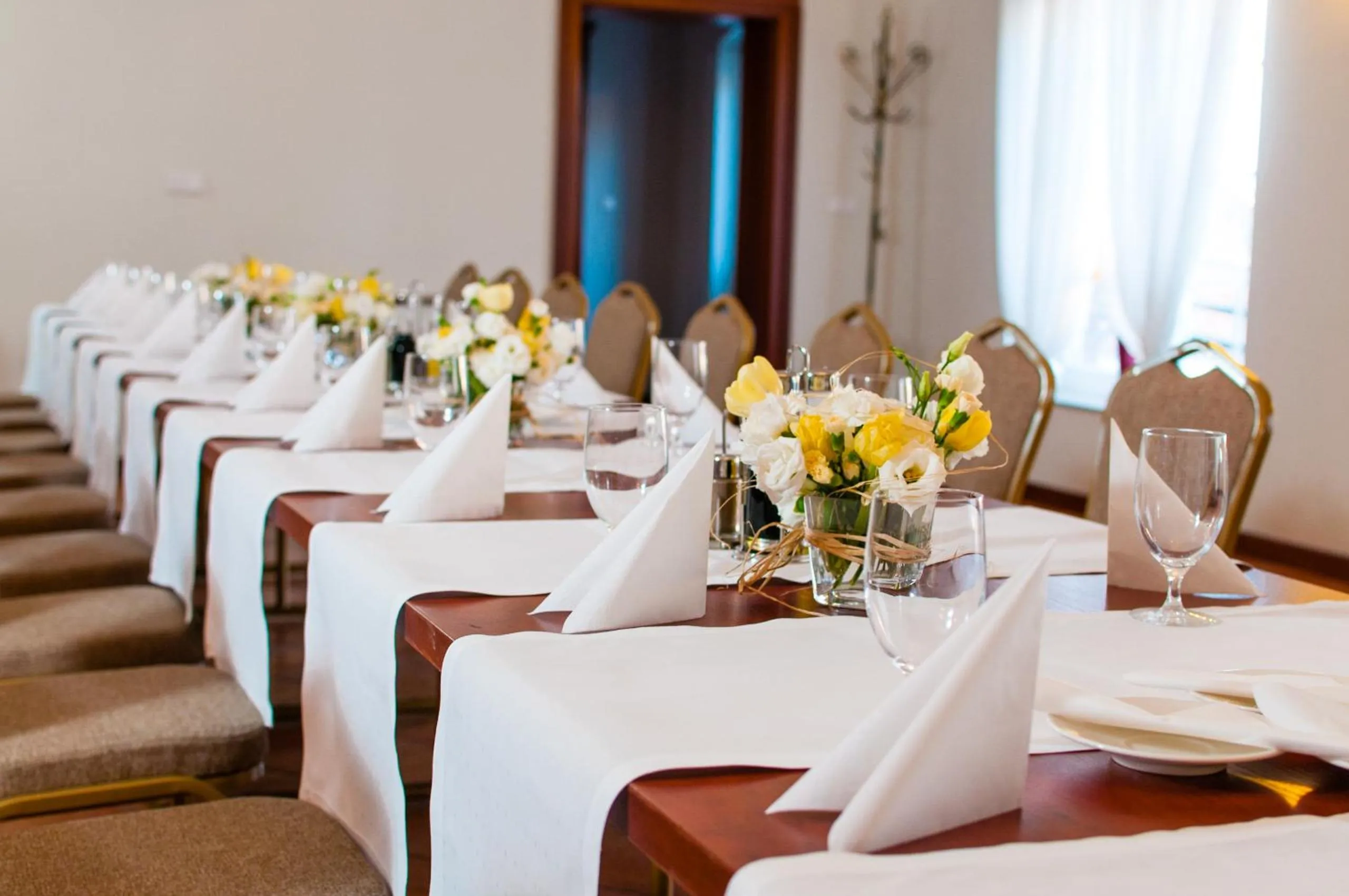 Restaurant/places to eat in Hotel Hugo Business & Spa