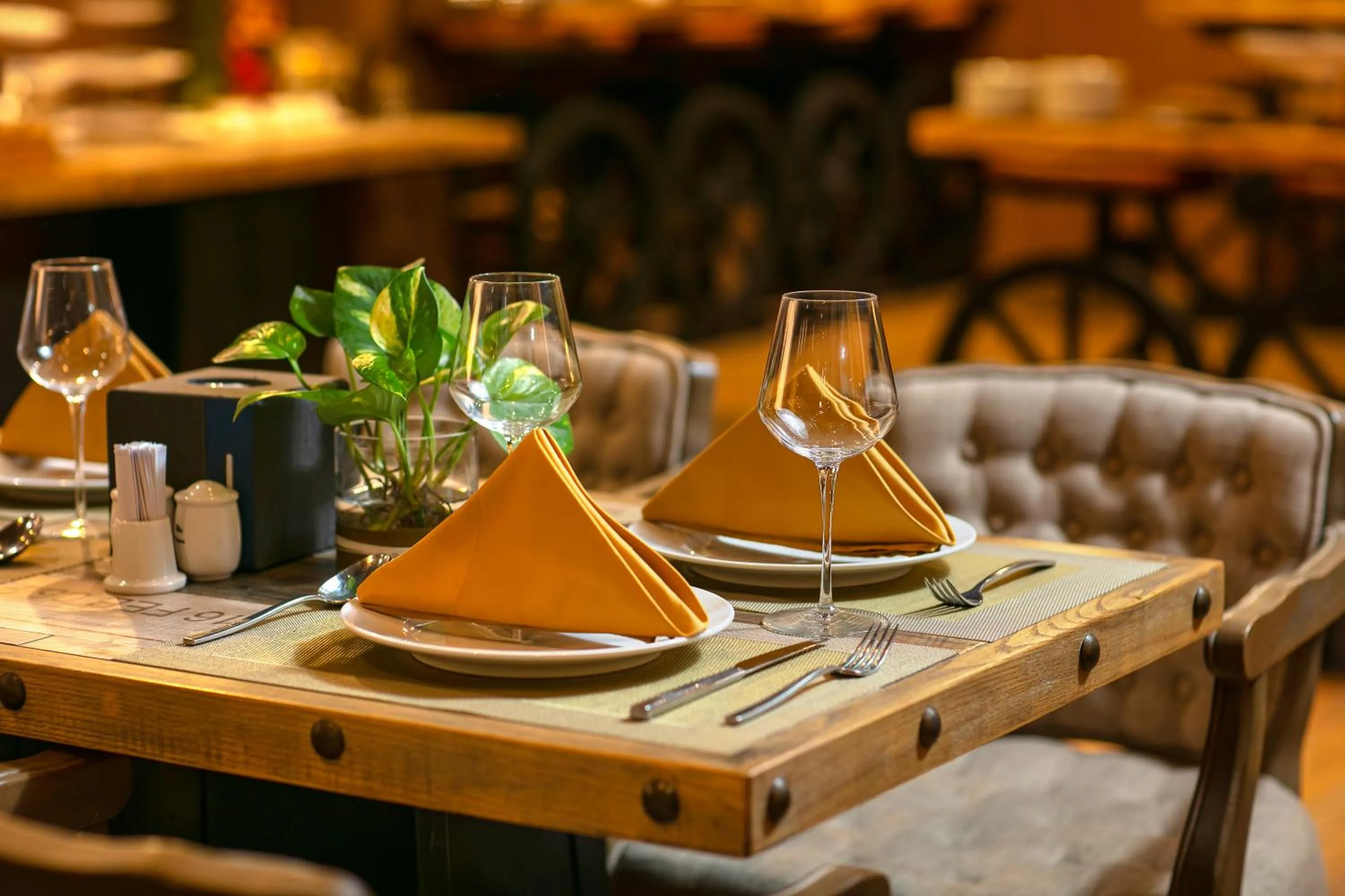 Restaurant/places to eat in Nesta Hotel Saigon