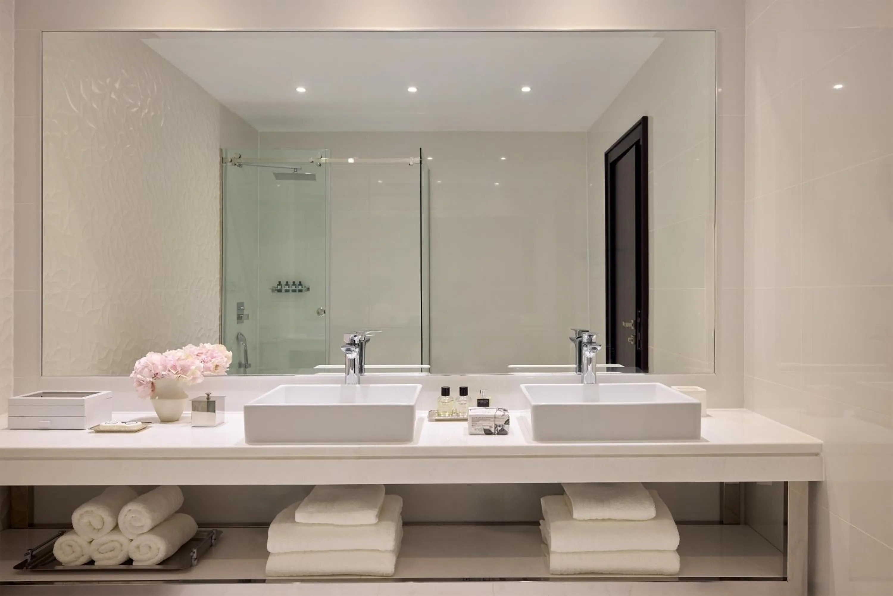 Toilet in Pomegranate Wellness Spa Hotel