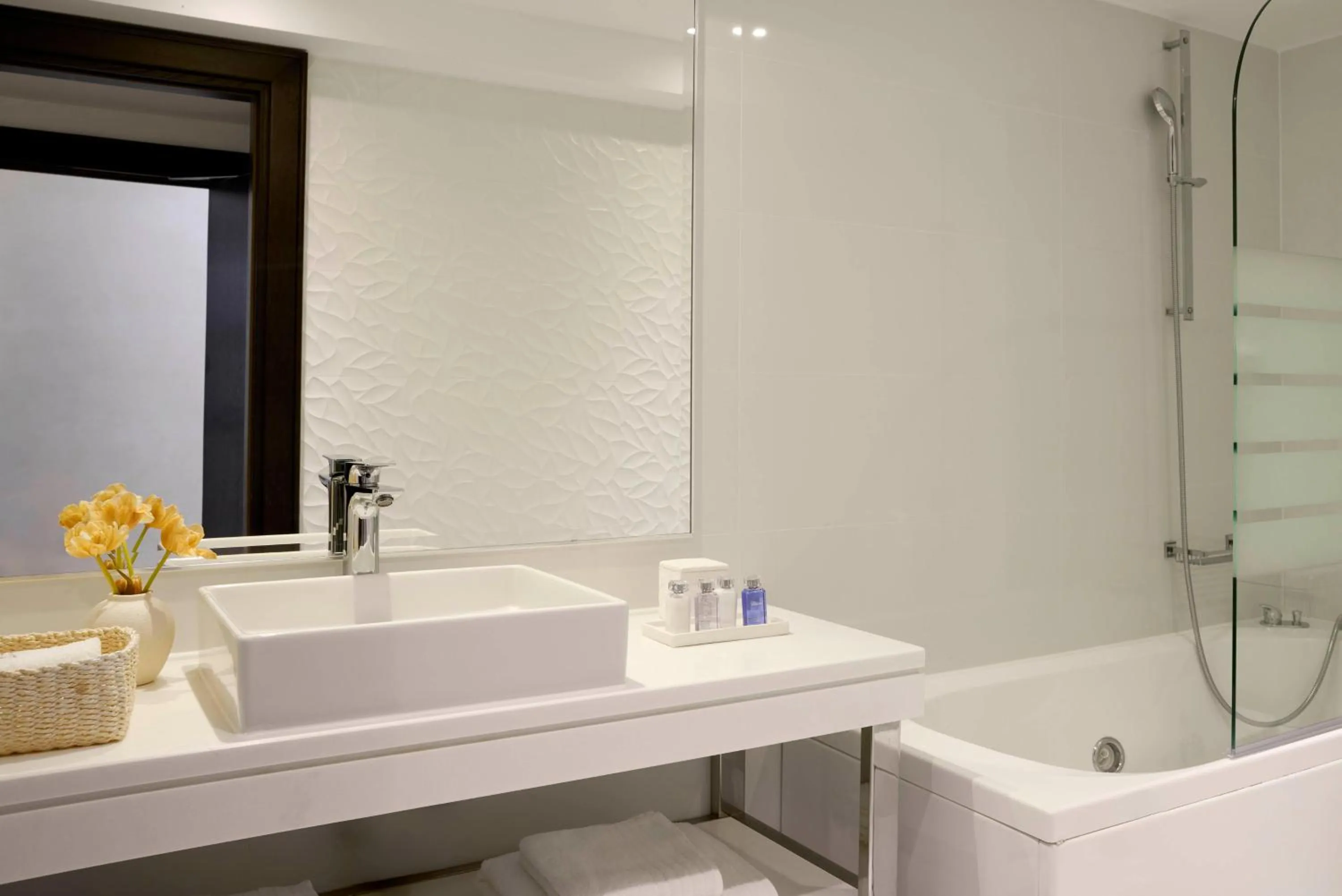 Shower in Pomegranate Wellness Spa Hotel