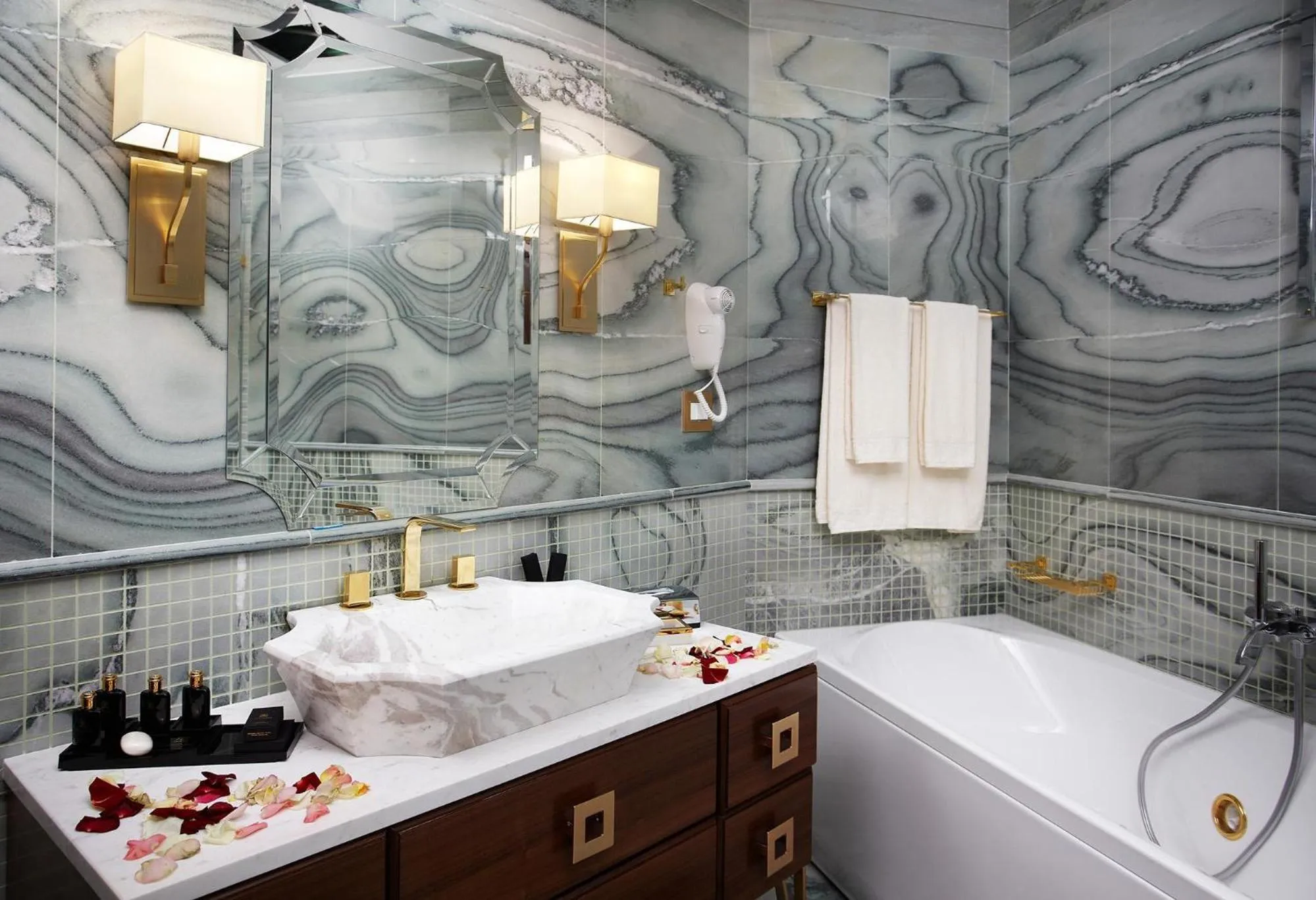 Bathroom in Pomegranate Wellness Spa Hotel