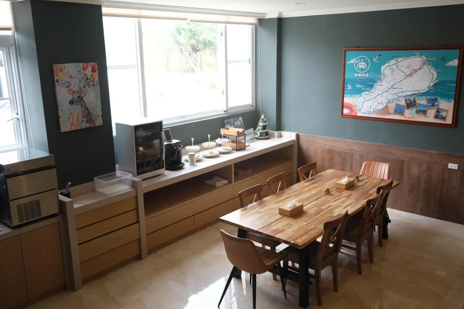 Seating area in Xiaoliuqiu Loju Castle Inn