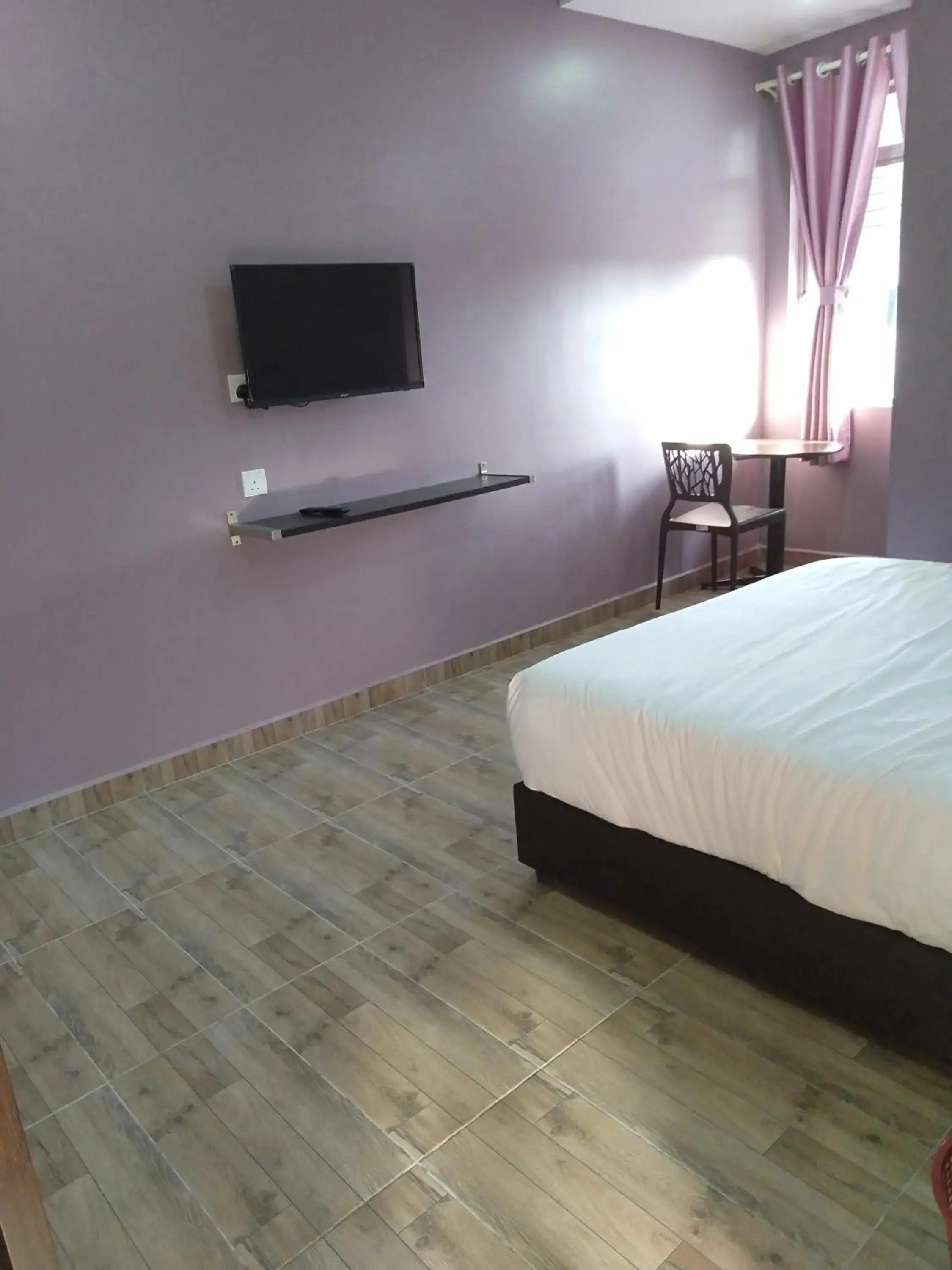 Double or Twin Room with Bathroom in Purple Dream Home Double or Twin Room with Bathroom in Purple Dream Home