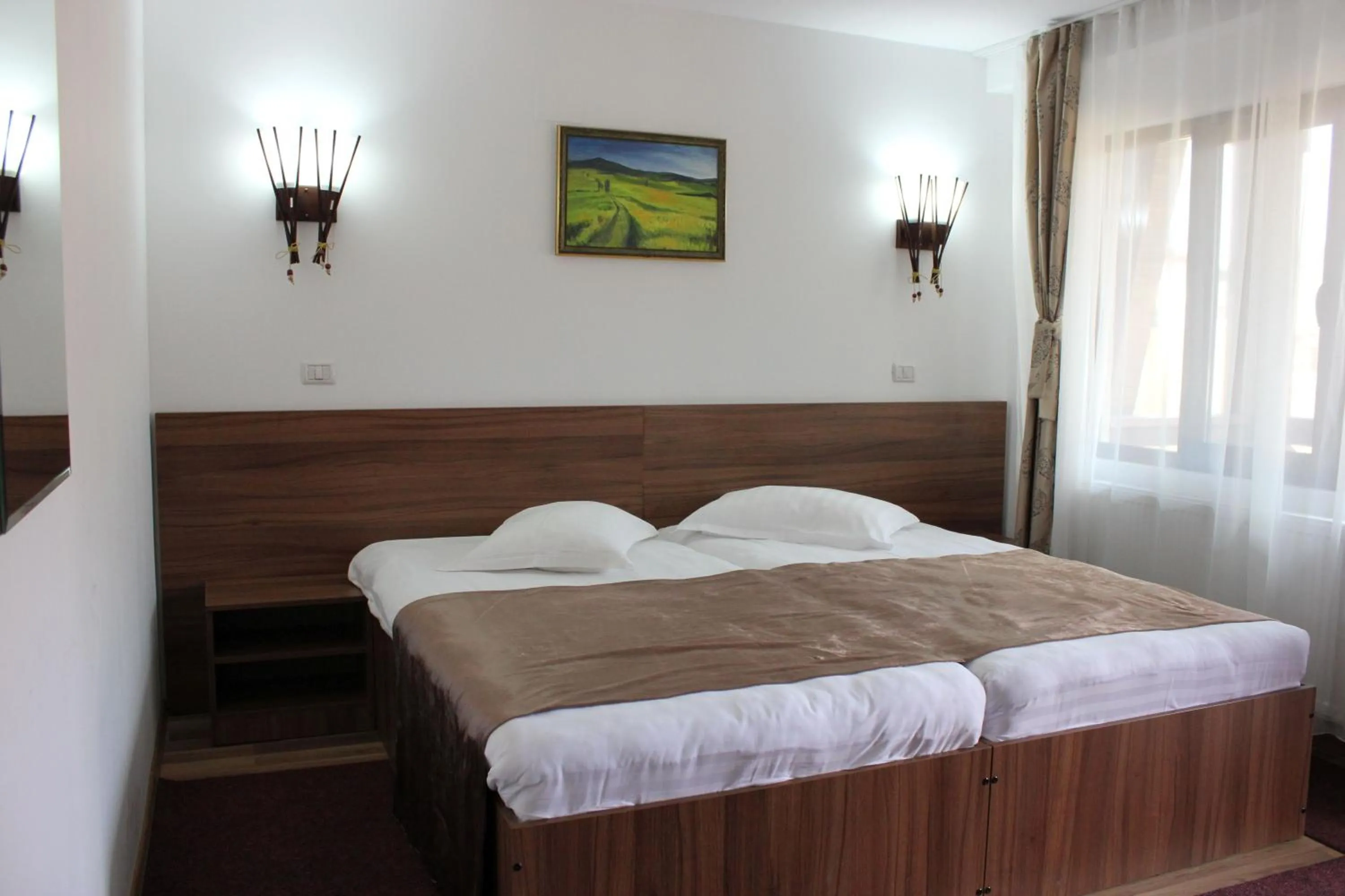 Spring, Bed in Hotel Class