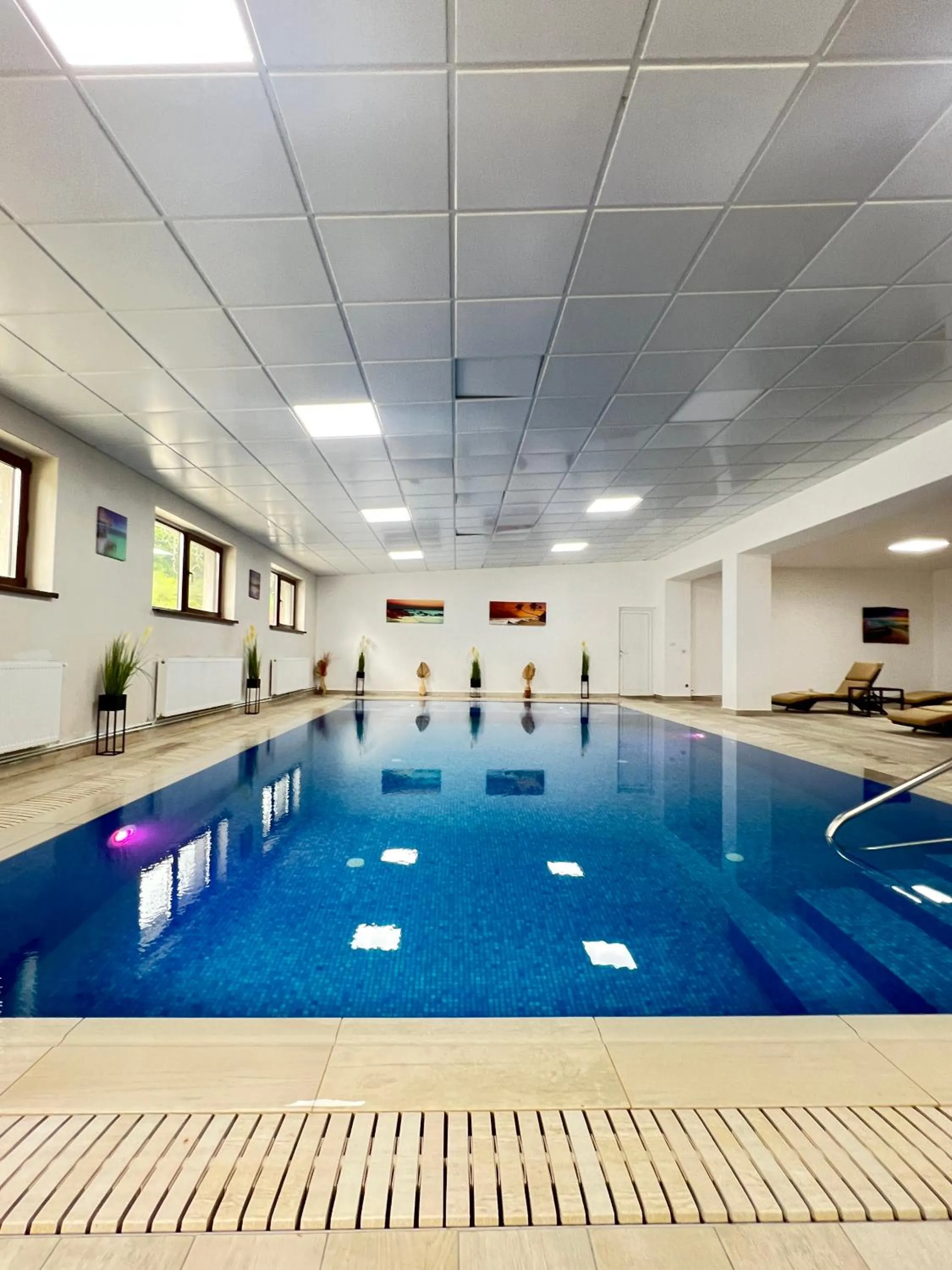 Swimming pool in Hotel Class
