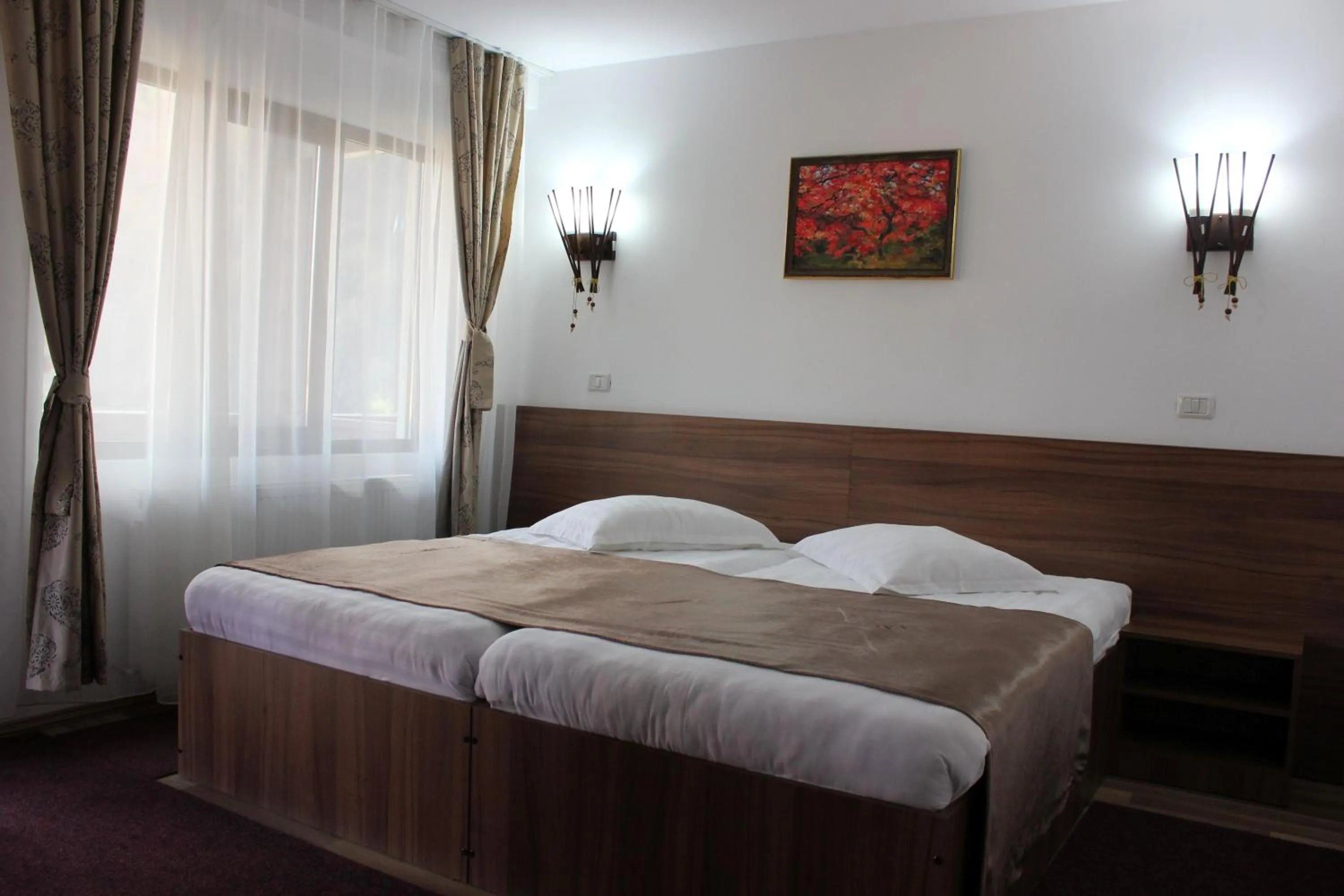 Spring, Bed in Hotel Class