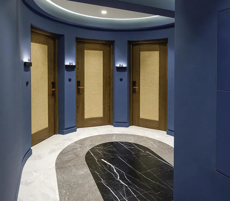 Facade/entrance in Roomore Apartments