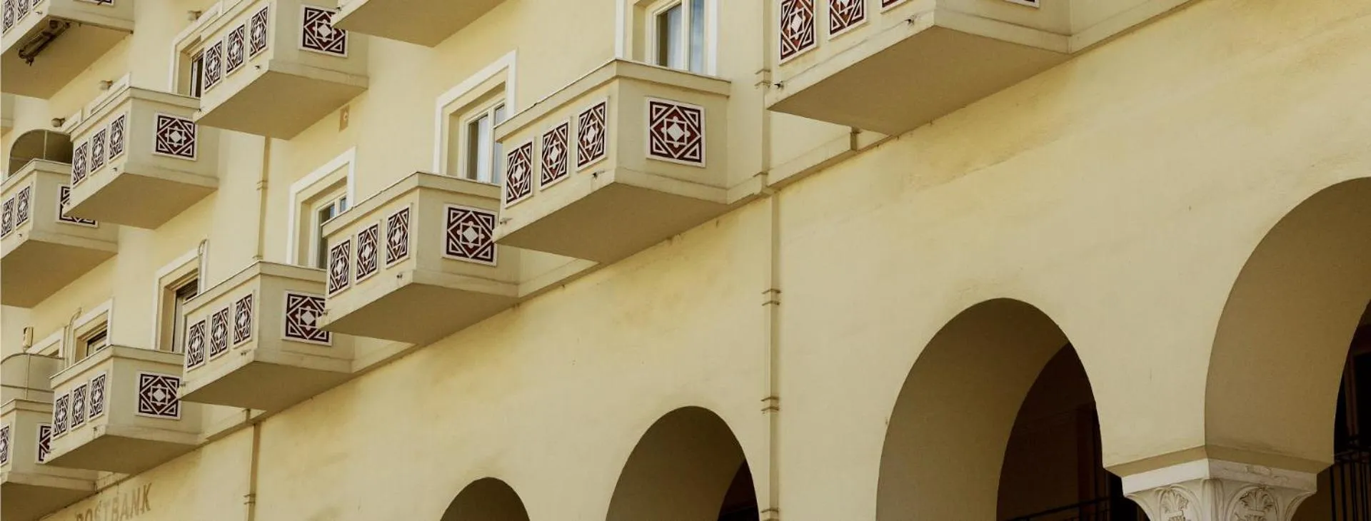 Facade/entrance in Roomore Apartments