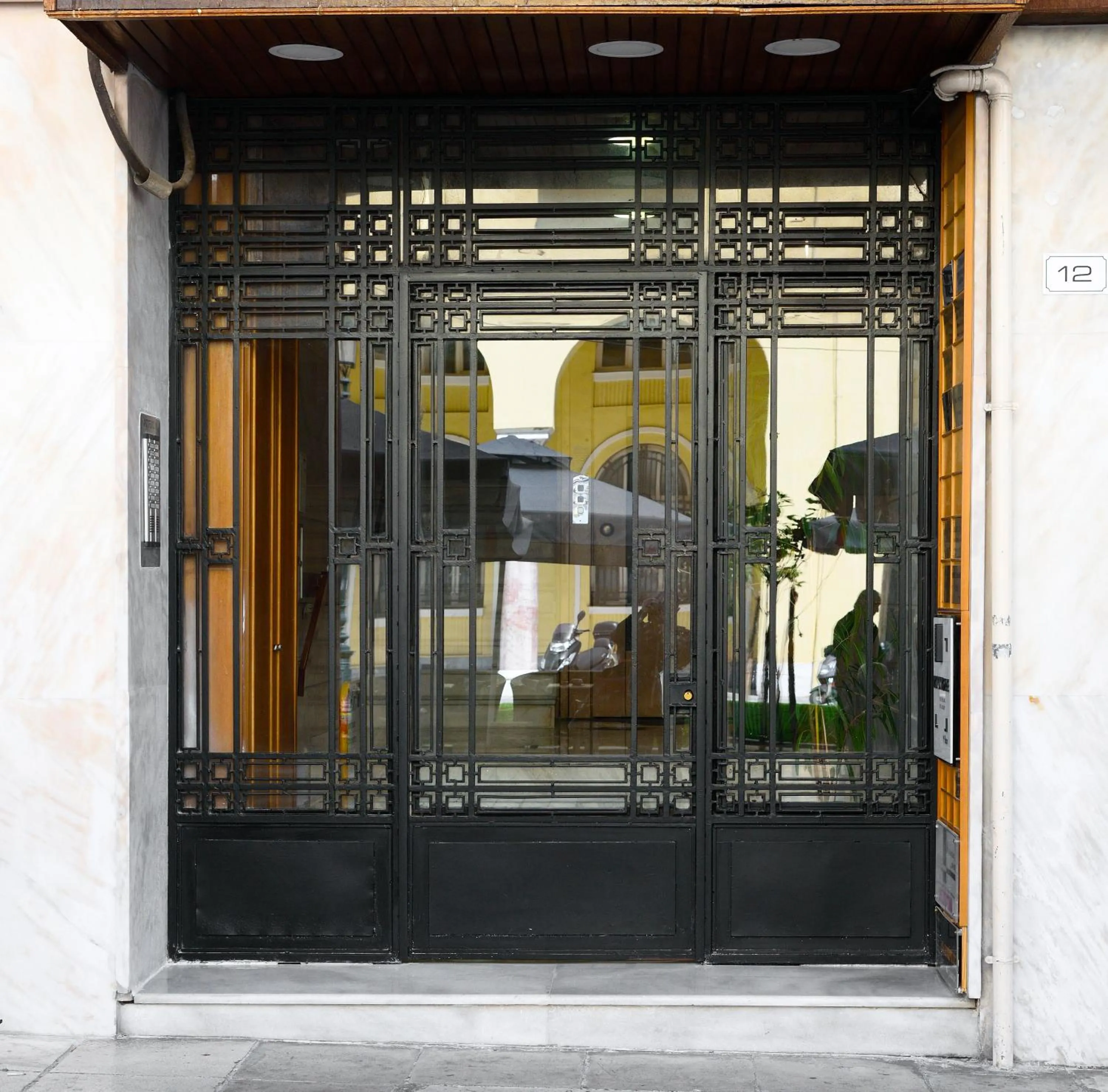 Facade/entrance in Roomore Apartments