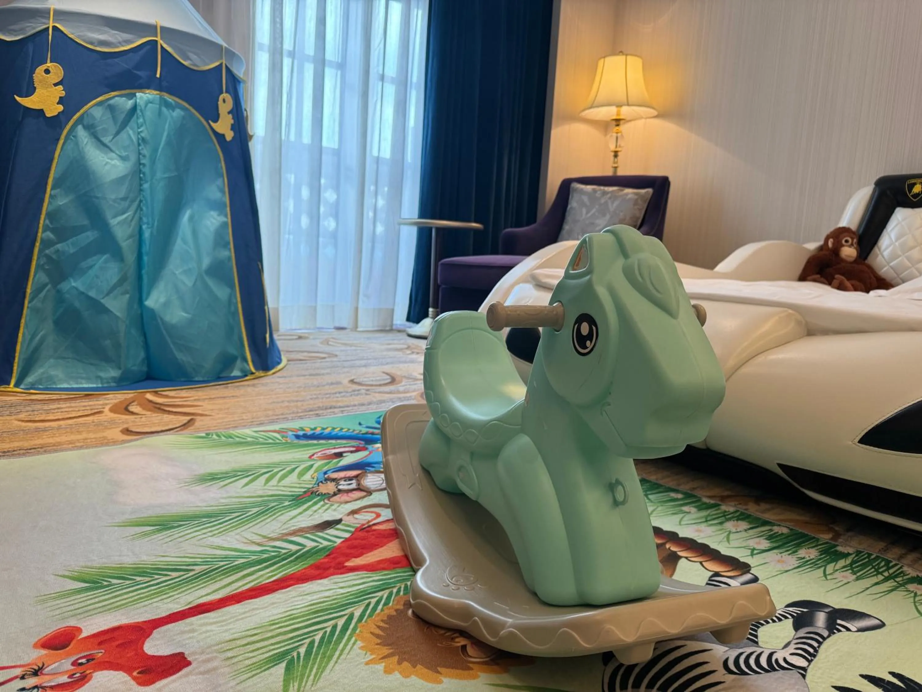 Photo of the whole room, Bed in Radisson Blu Forest Manor Shanghai Hongqiao - Near NECC