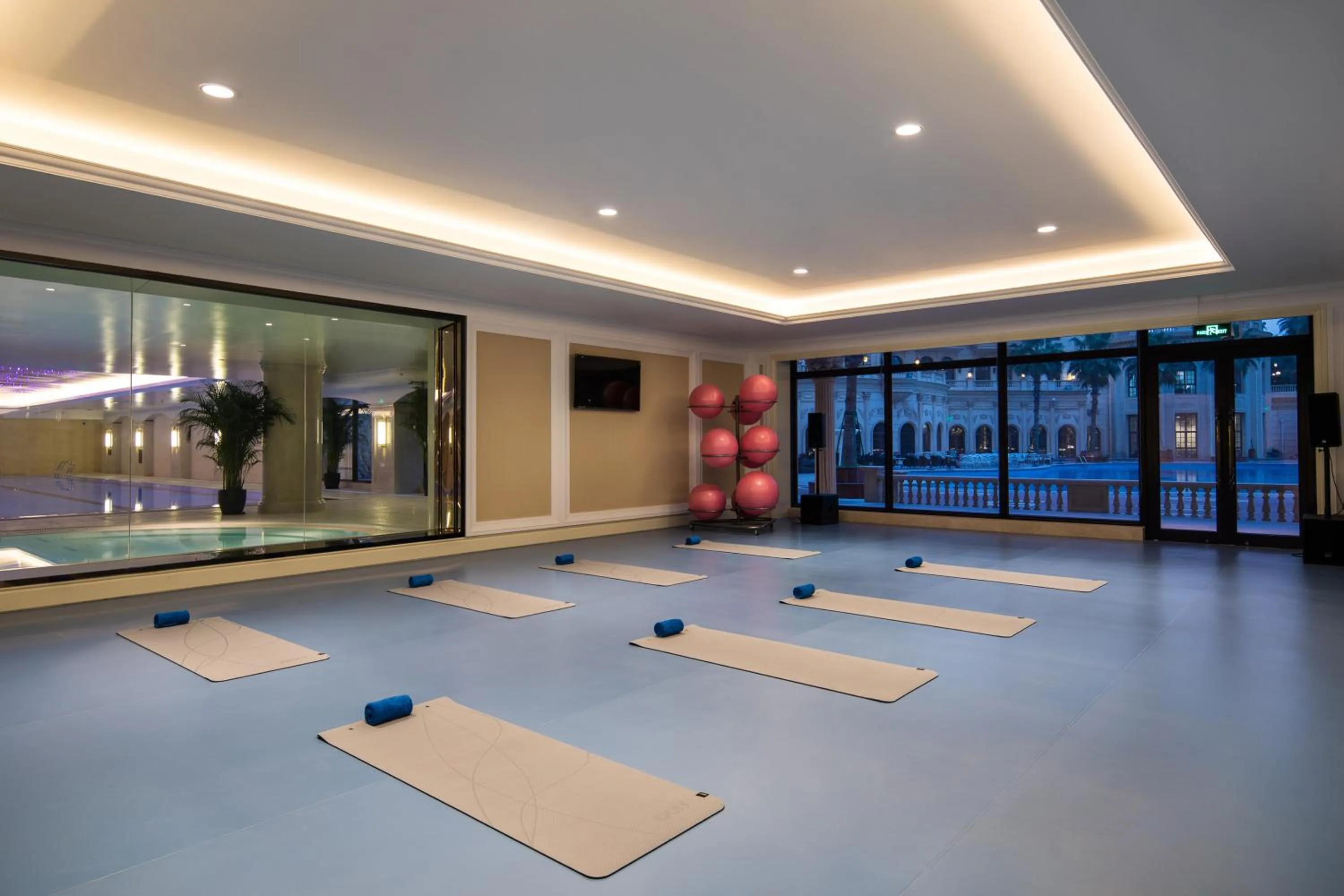 Entertainment in Radisson Blu Forest Manor Shanghai Hongqiao - Near NECC