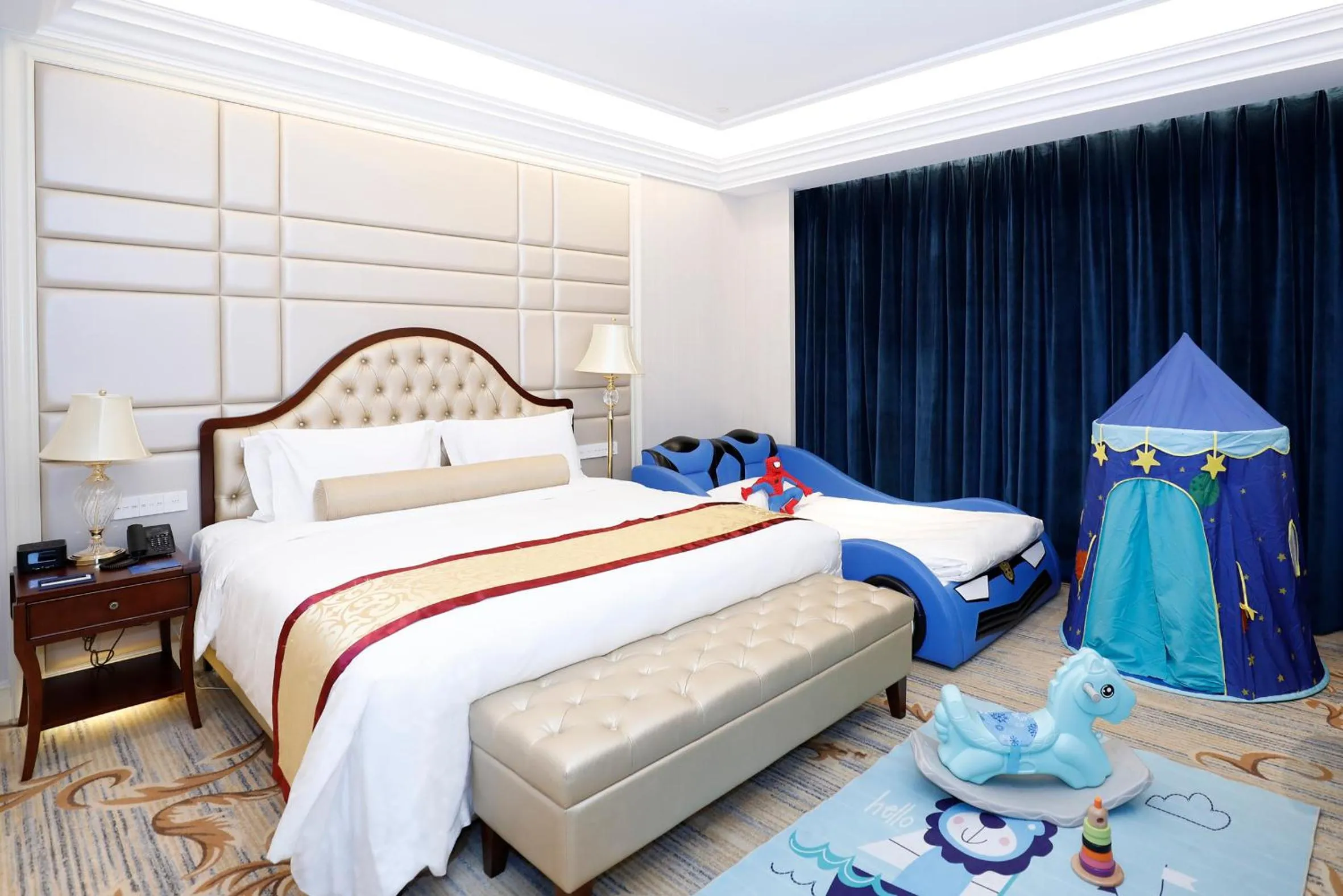 Photo of the whole room, Bed in Radisson Blu Forest Manor Shanghai Hongqiao - Near NECC