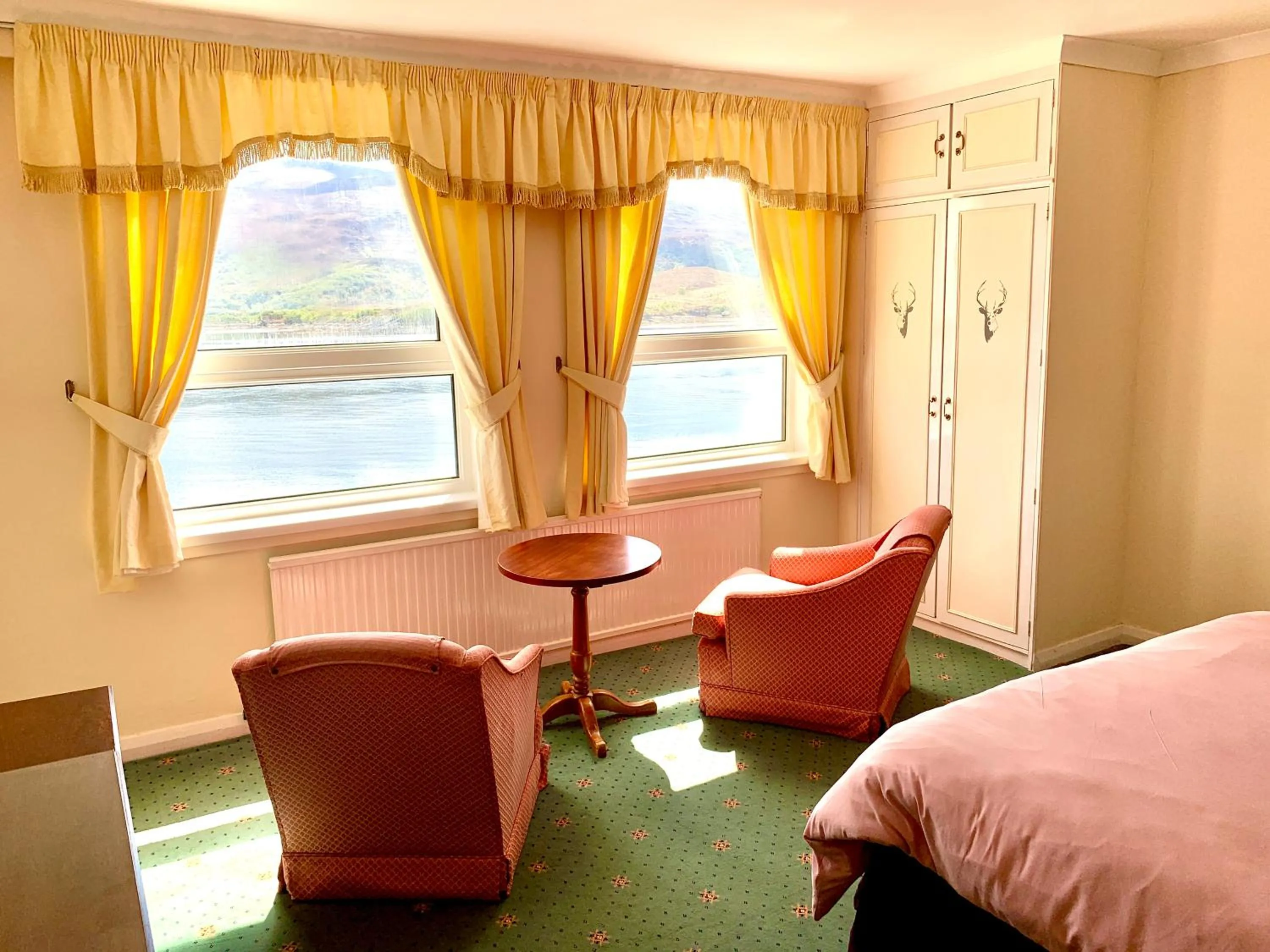 Seating area, Bed in Skye View Hotel