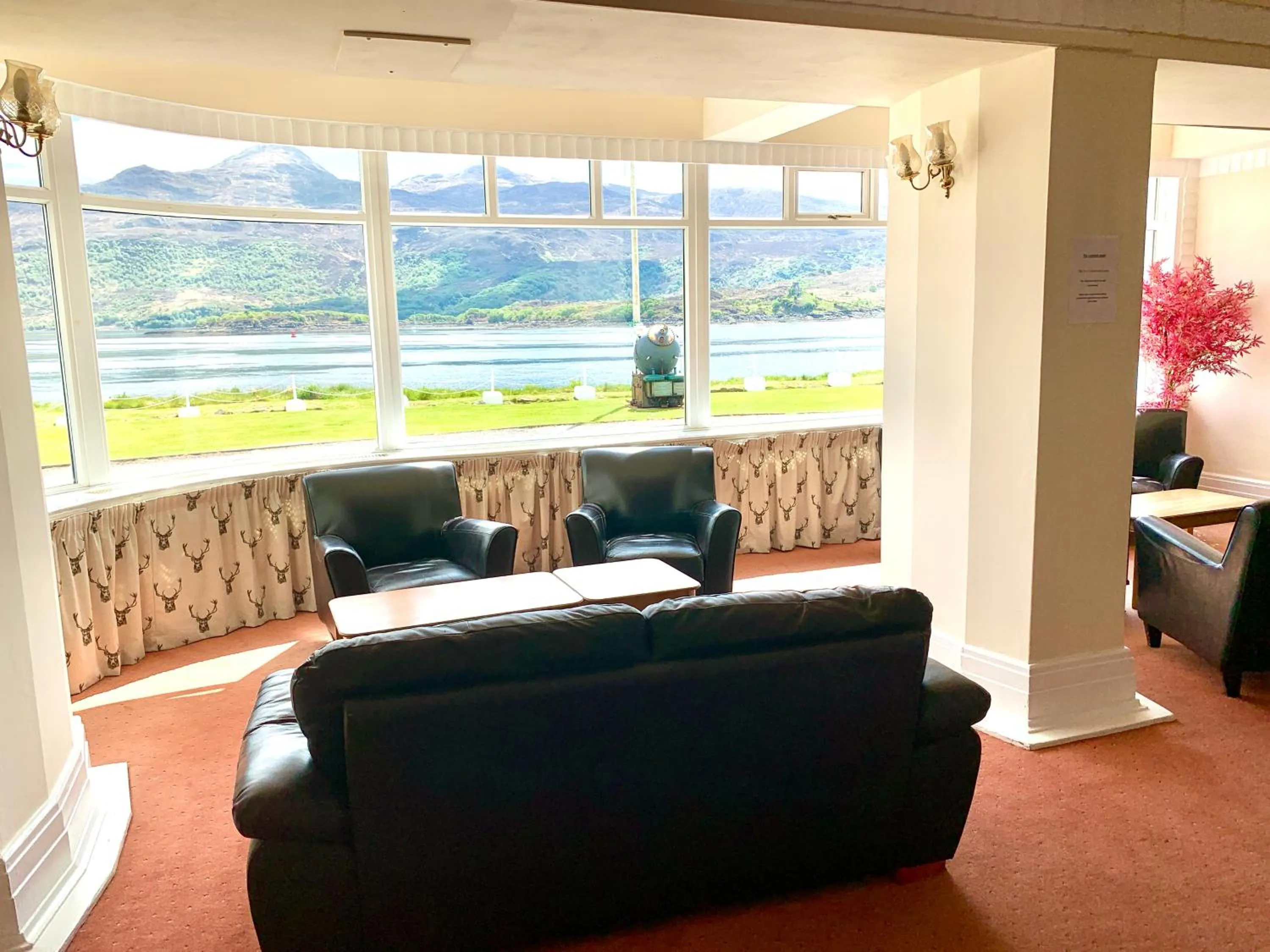 Living room in Skye View Hotel