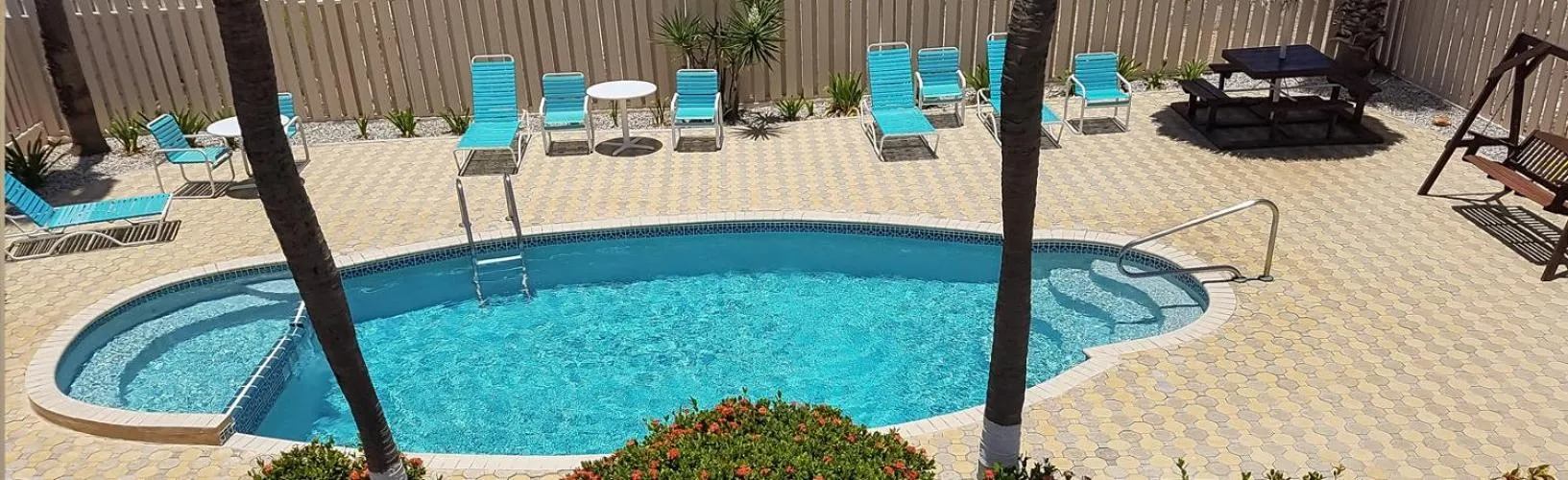 Swimming pool in Aruba Beach Villas